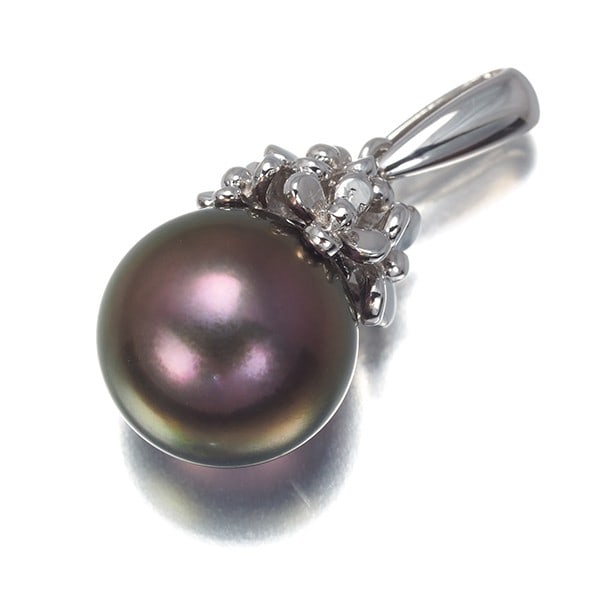 Tasaki Pendant Black South Sea Pearl 10.0Mm Solitaire Flower 18K Wg: Tasaki Pendant Black South Sea Pearl 10.0Mm Solitaire Flower 18K Wg Tasaki Pendant Black South Sea Pearl 10.0Mm Solitaire Flower 18K Wg features a stunning 10.0mm South Sea pearl set in 18k white