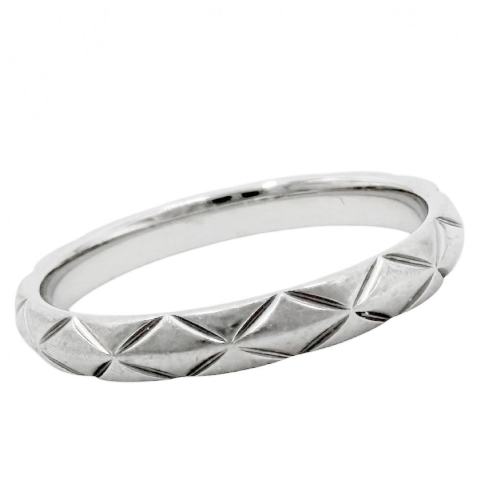 CHANEL Band Ring Platinum 950: CHANEL Band Ring Platinum 950 Platinum 950 band ring from CHANEL, a classic design featuring a sleek and modern aesthetic. The ring bears visible signs of wear, including scratches and scuffs, but rem