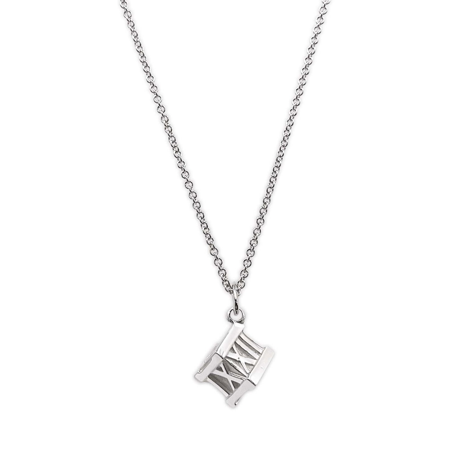 TIFFANY Silver 925: TIFFANY Silver 925 Tiffany Silver 925 necklace features a 9mm x 9mm pendant made of high-quality silver, crafted with attention to detail. This beautiful piece is made of sterling silver (925) and has