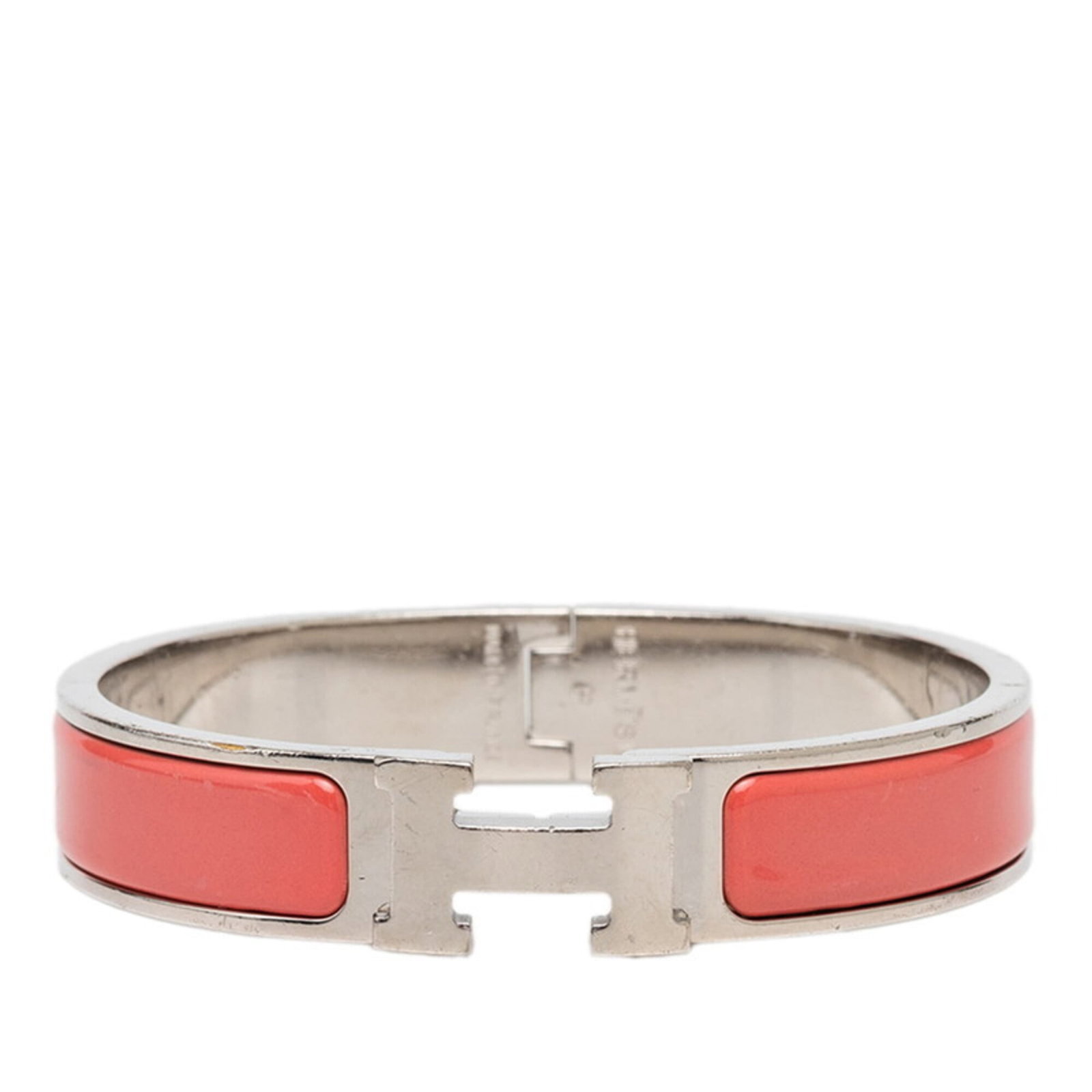 HERMES Charm Bracelet Metal: HERMES Charm Bracelet Metal Pink and silver charm bracelet from Hermes, featuring visible wear and scratches. The metal is in good condition, with scuffs and dirt present. This 16cm charm bracelet is 