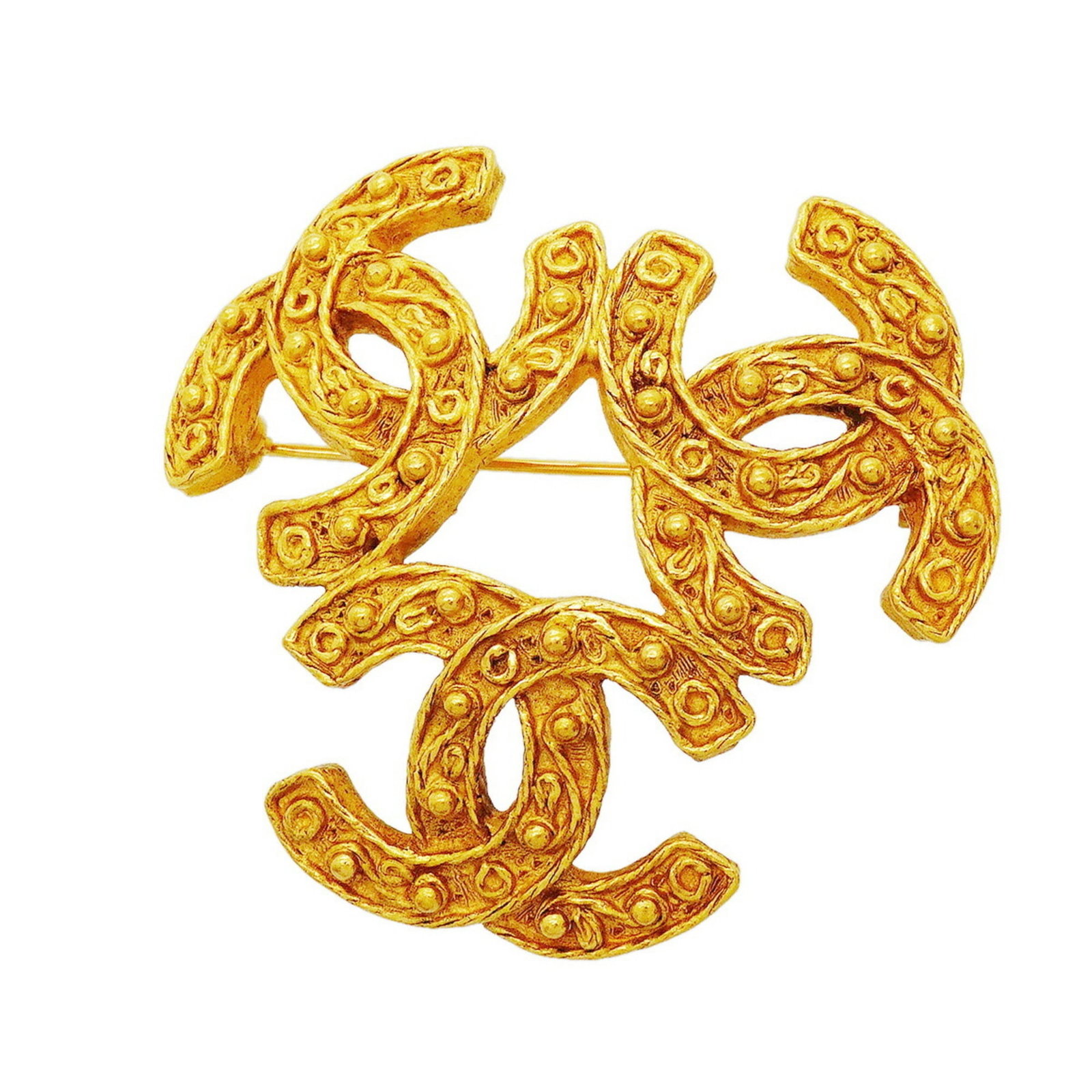 CHANEL Brooch Gold Plating: CHANEL Brooch Gold Plating Gold plating details add a touch of luxury to this CHANEL brooch, a stylish accessory for women. The brooch measures 4.3cm x 4.64cm and features a gold plating finish, with