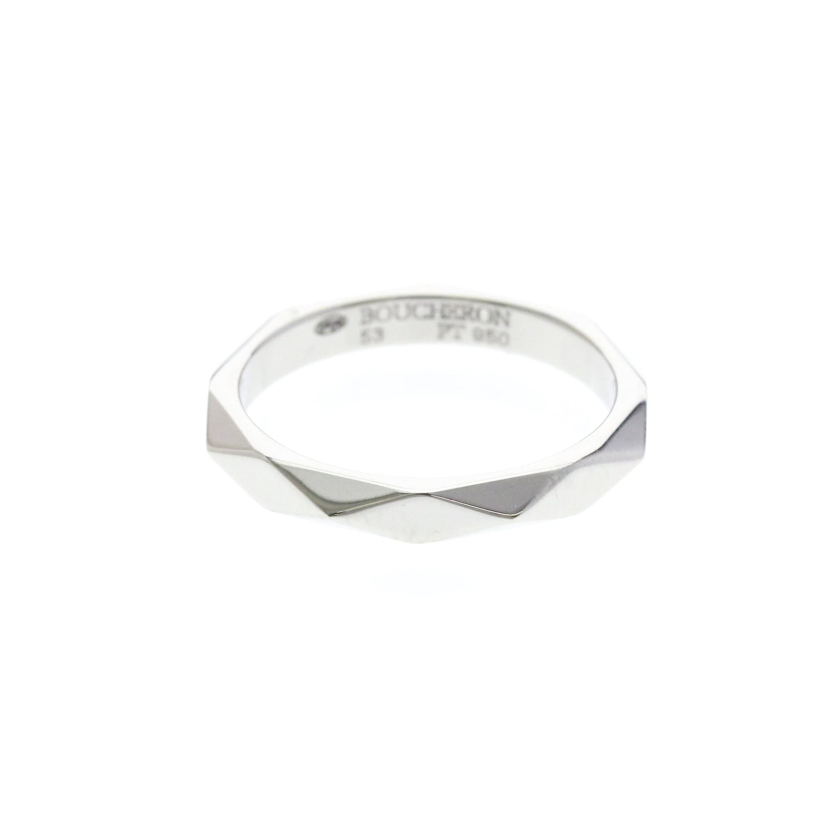 BOUCHERON Band Ring Platinum: BOUCHERON Band Ring Platinum Boucheron's iconic Faceted Ring is a masterclass in understated elegance, with its sleek platinum band and precise faceting that adds a touch of sophistication to any