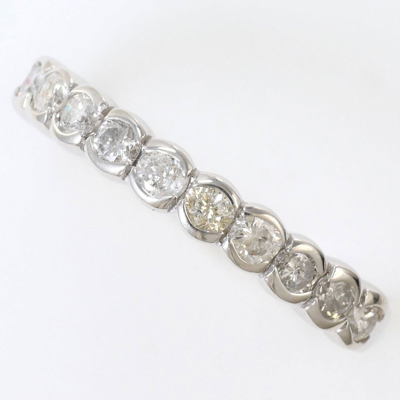 Band Ring White Gold (18K): Band Ring White Gold (18K) White gold band ring with a 0.50ct diamond, crafted from 18K metal, offering a delicate and elegant touch to any outfit. This 6.5 US size ring boasts a slender 3mm width