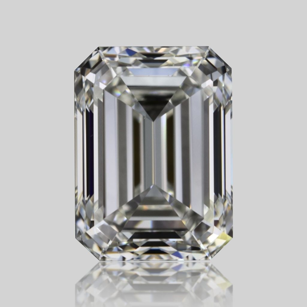 GIA Emerald 0.9ct I VVS2 - Loose Natural Diamond: GIA Emerald 0.9ct I VVS2 - Loose Natural Diamond 0.9ct GIA Emerald 0.9ct I VVS2 - Loose Natural Diamond. This exquisite 0.9ct GIA-certified emerald-cut diamond boasts exceptional clarity, with a VVS2