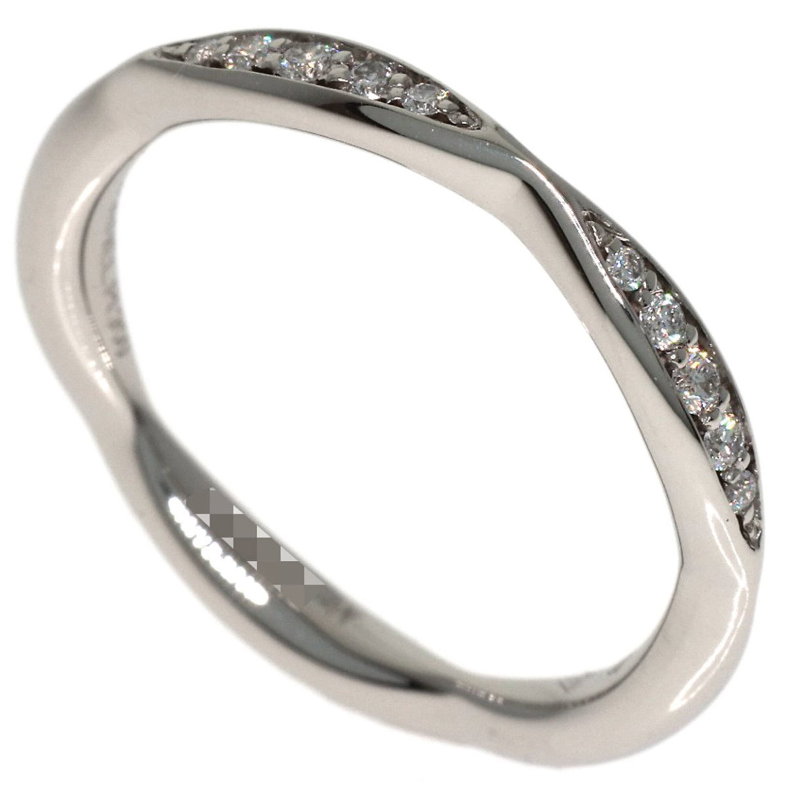 CHANEL Band Ring Platinum Platinum 950: CHANEL Band Ring Platinum Platinum 950 Platinum 950 band ring from CHANEL, featuring a sleek and modern design. Gently used with minor signs of wear, this ring showcases the luxury of the iconic
