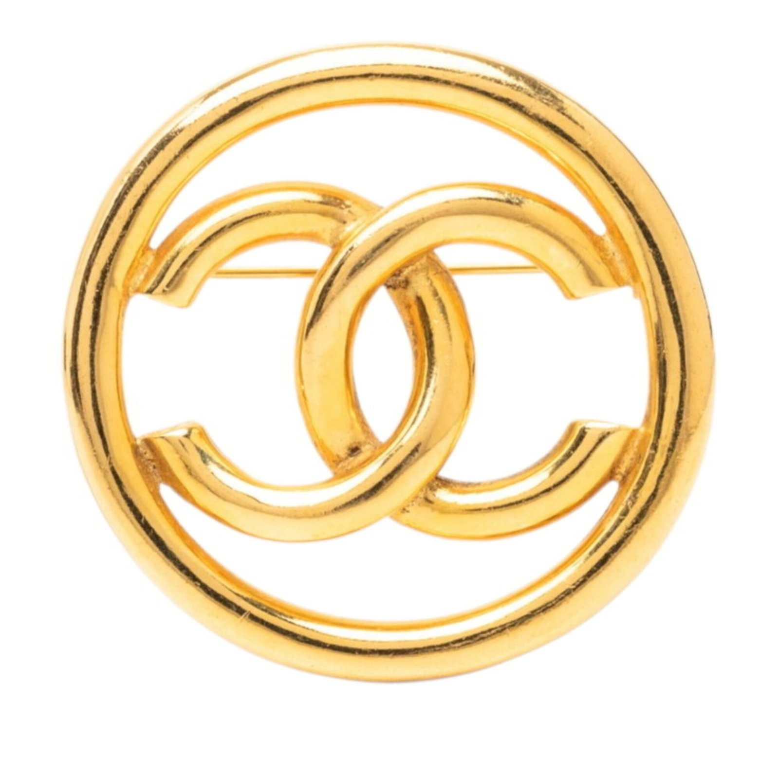 CHANEL Brooch Gold: CHANEL Brooch Gold Gold Brooch from CHANEL, measuring 4.4cm x 4.4cm, bears minor signs of wear and small scratches or light marks. This gently used piece is in very good condition. The brooch