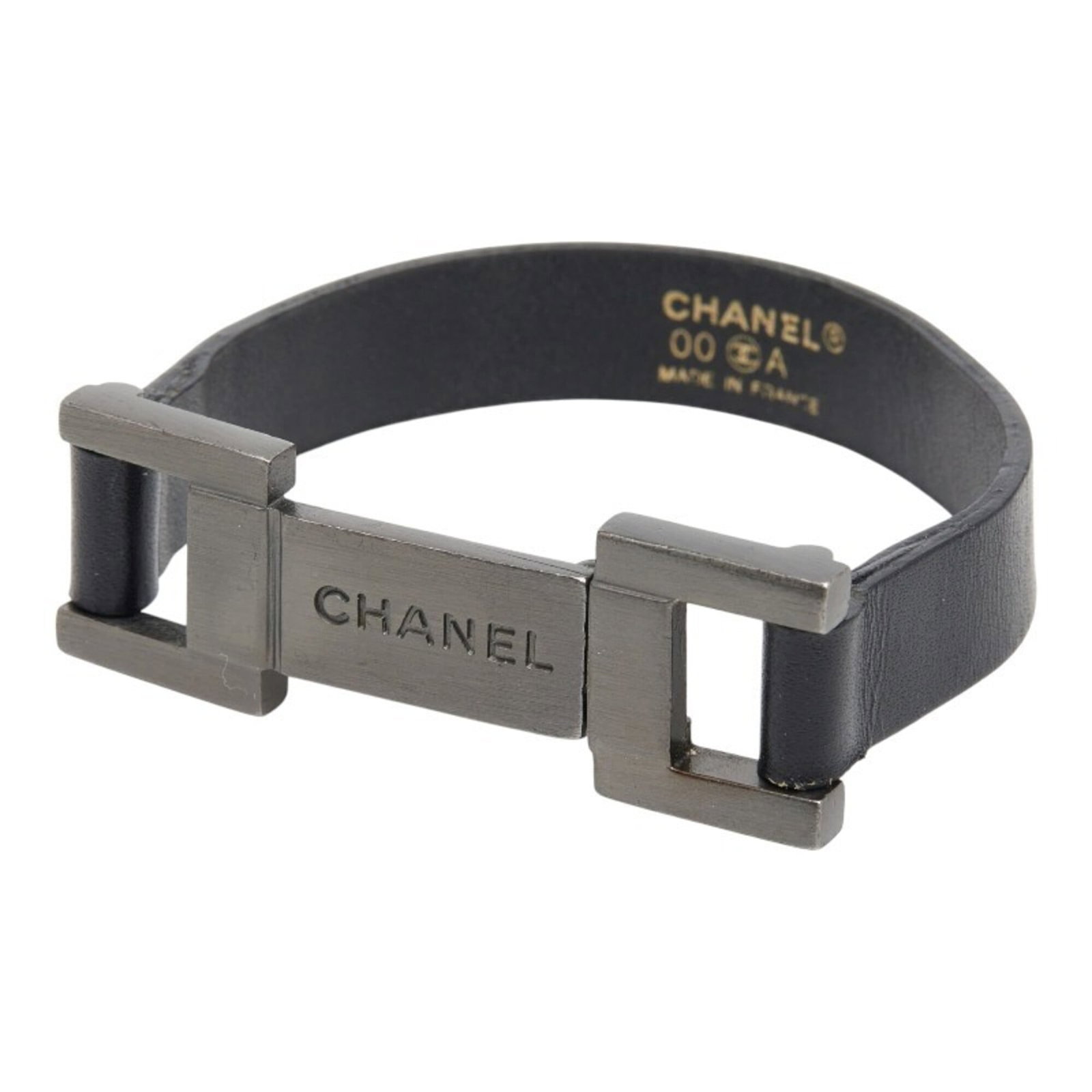 CHANEL Charm Bracelet Leather Metal: CHANEL Charm Bracelet Leather Metal This CHANEL Charm Bracelet Leather Metal is a classic accessory featuring a sleek black leather strap and silver metal accents. The 16cm length provides a