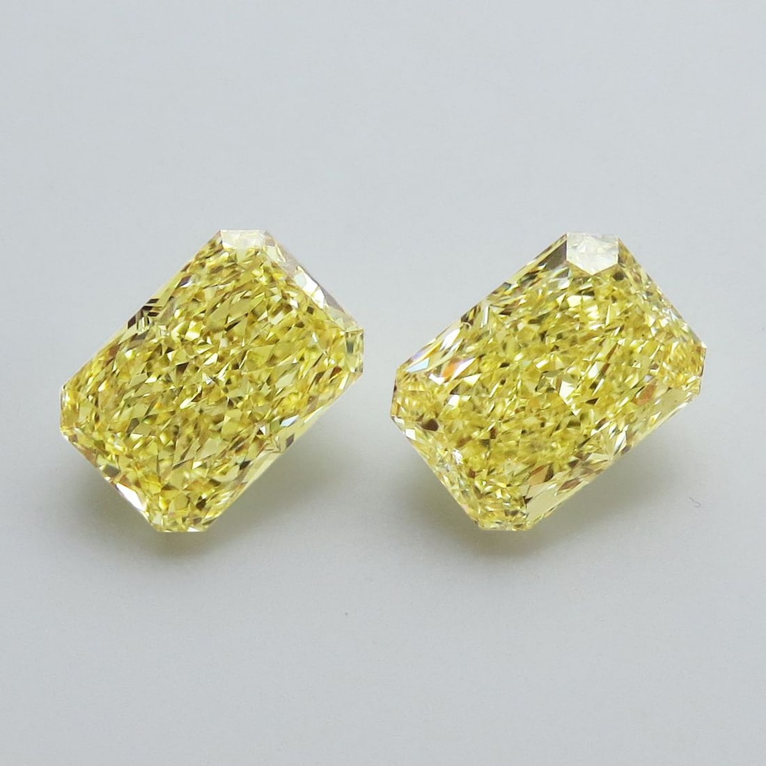 GIA Radiant 1.18ct Fancy Yellow VVS1 - Loose Natural Diamond: GIA Radiant 1.18ct Fancy Yellow VVS1 - Loose Natural Diamond GIA-certified, this 1.18ct Fancy Yellow VVS1 diamond boasts exceptional clarity and a vibrant, sunny hue, making it a standout among loose