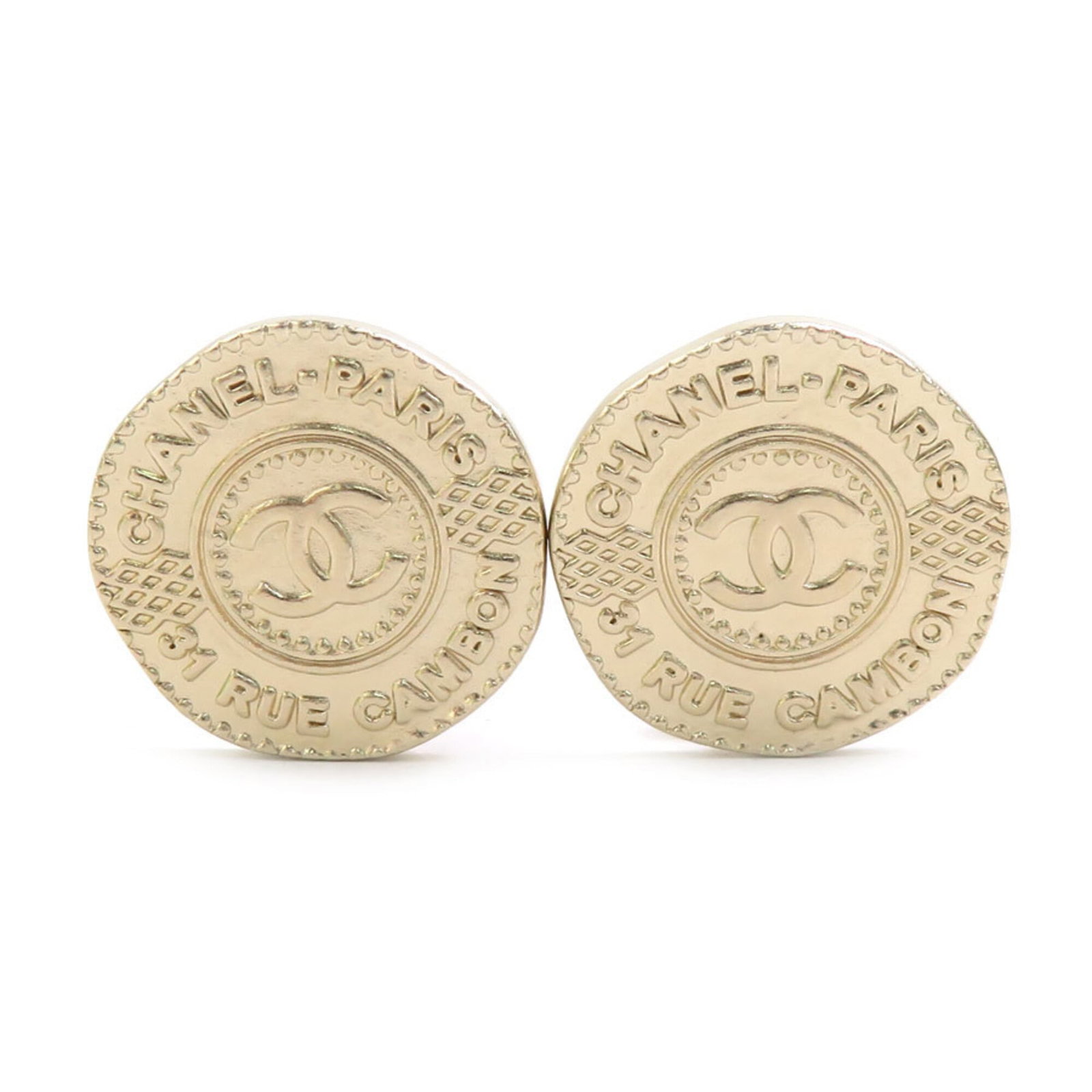 CHANEL Clip Earrings Metal: CHANEL Clip Earrings Metal Gold Clip Earrings from Chanel, featuring a metal design with a very good condition, gently used with minor signs of wear. Small scratches or light marks may be present, but