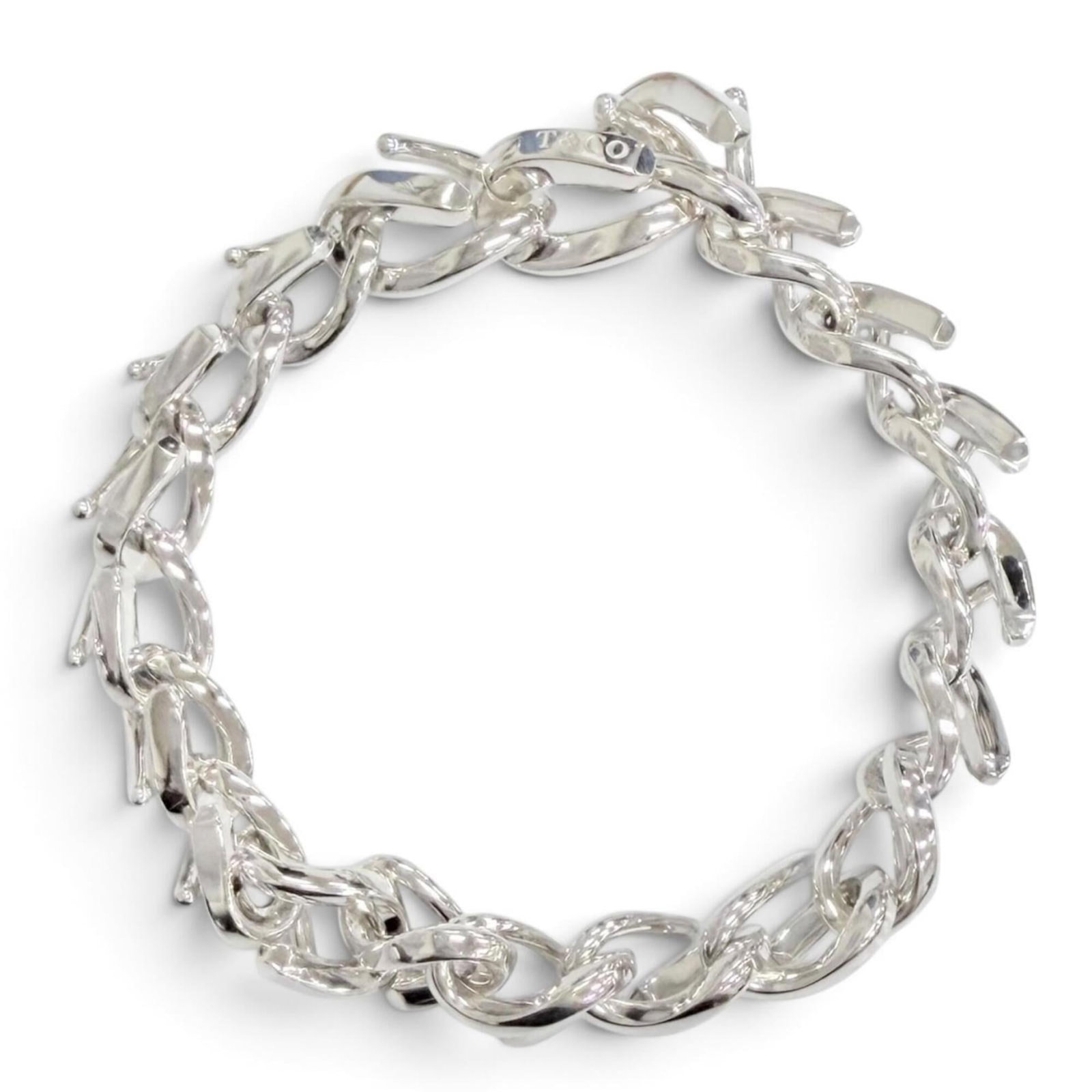 TIFFANY Charm Bracelet Silver 925: TIFFANY Charm Bracelet Silver 925 Silver 925 Charm Bracelet from Tiffany, featuring a delicate and elegant design. This charm bracelet is made from high-quality silver and measures 17cm in length,