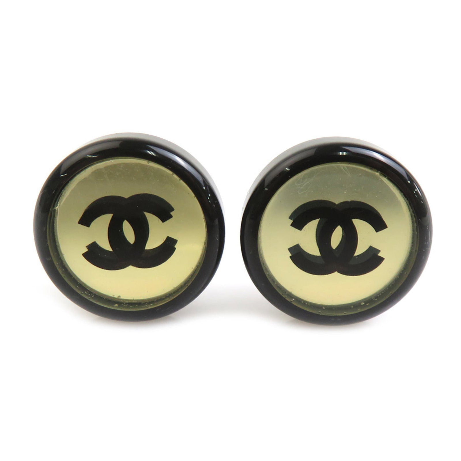 CHANEL Clip Earrings Metal Resin: CHANEL Clip Earrings Metal Resin Metal and resin construction, characteristic of Chanel's modernist aesthetic, is showcased in these sleek clip earrings. With a diameter of 20mm, they add a touch of s
