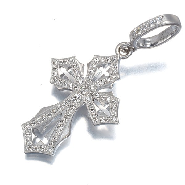 Loree Rodkin Pendant Diamond Mini Flared Quaterfoil Cross Matte 18K Wg: Loree Rodkin Pendant Diamond Mini Flared Quaterfoil Cross Matte 18K Wg Loree Rodkin's MINI FLARED QUATERFOIL Cross Pendant boasts a striking design, featuring a natural diamond set in an 18k white