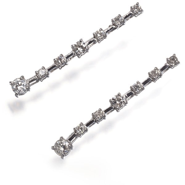 Diamond 0.25Ct/0.25Ct 7P Station Drop Earrings 18K 750 White Gold: Diamond 0.25Ct/0.25Ct 7P Station Drop Earrings 18K 750 White Gold 18k white gold drops dangle elegantly from 0.25ct diamond earrings, adding a touch of sophistication to any outfit. The natural style