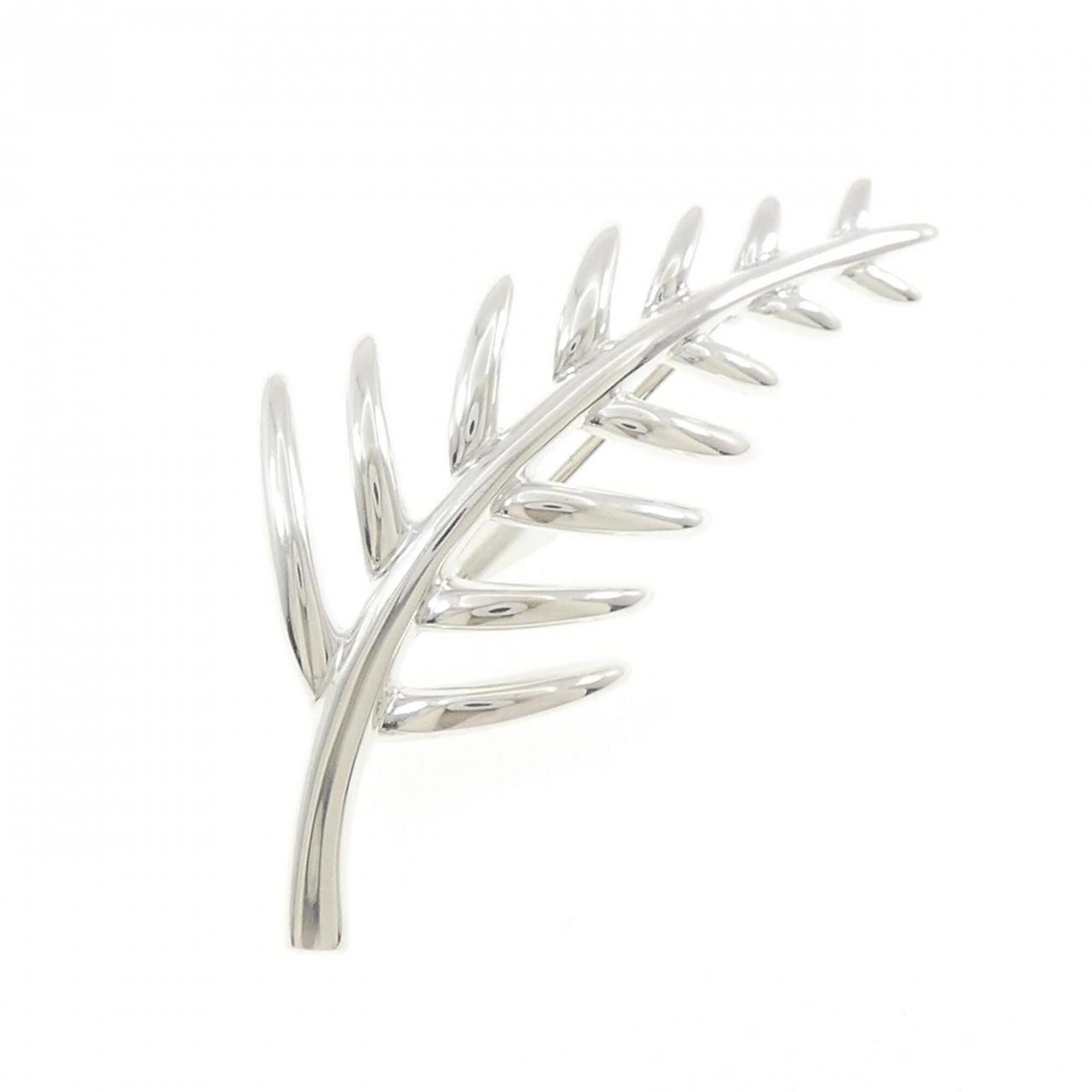 TIFFANY Brooch Silver 925: TIFFANY Brooch Silver 925 Silver 925 Tiffany Brooch in Like New Condition. This elegant brooch boasts a sleek design, crafted from high-quality silver, and features a subtle shine that catches the lig