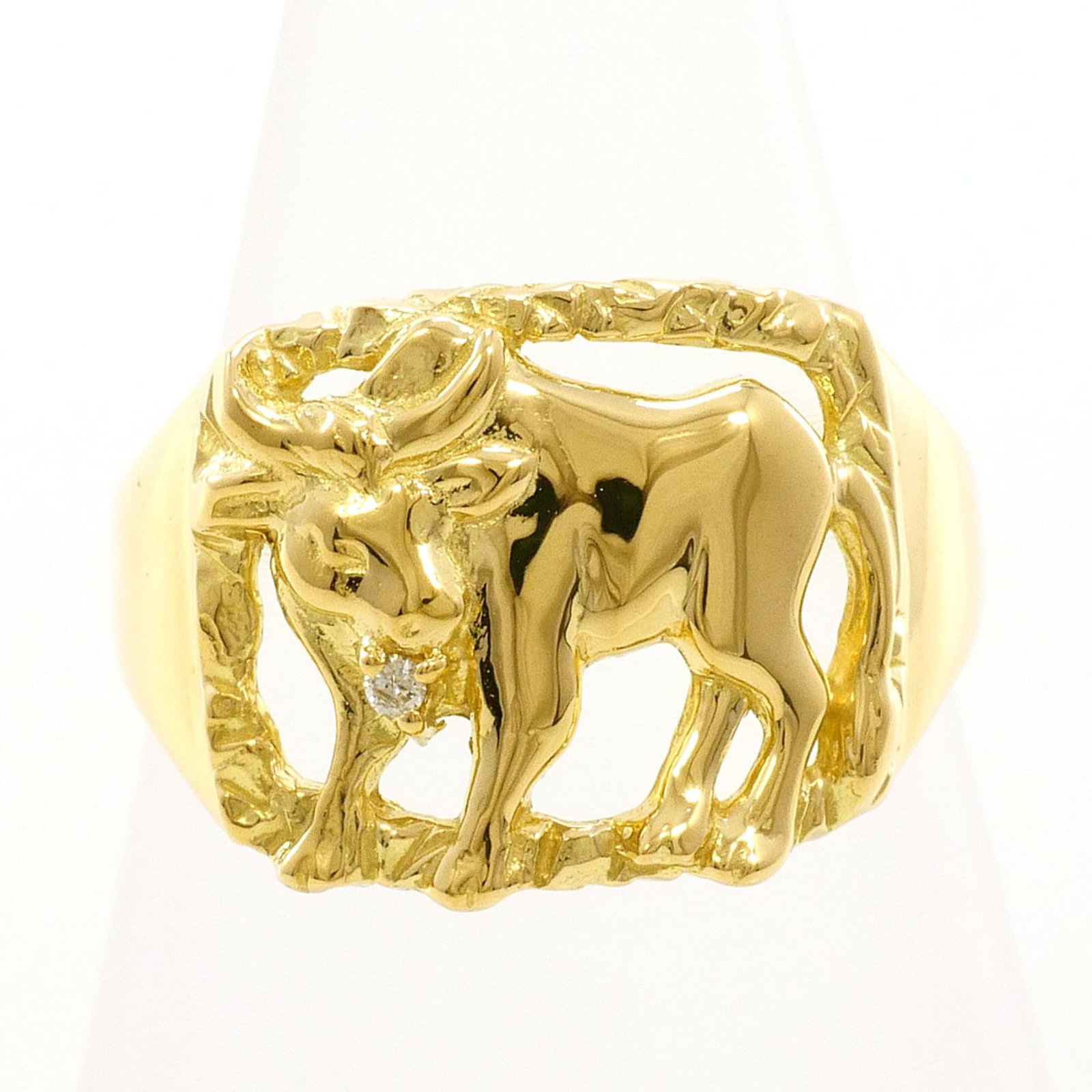 Band Ring Yellow Gold (18K): Band Ring Yellow Gold (18K) Yellow gold 18K band ring with a diamond weighing 0.01 carats, set in a 12mm wide band with a US size 5 fit. Made from 18K yellow gold, this ring has a weight of 3g and is