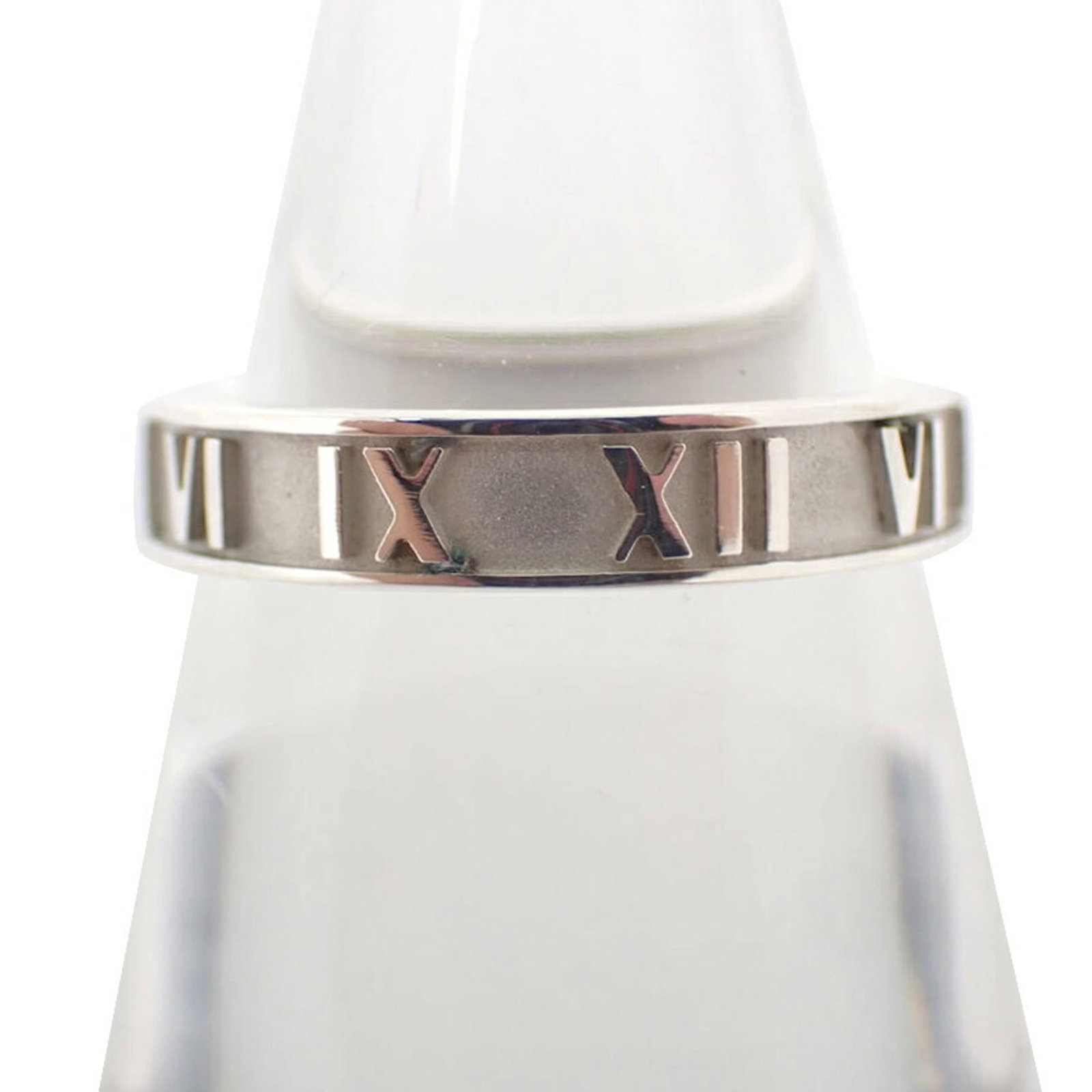 TIFFANY Band Ring Sterling Silver 925: TIFFANY Band Ring Sterling Silver 925 Sterling silver 925 band ring from Tiffany, a timeless design in excellent condition. The ring features a sleek band made from high-quality sterling silver, 52