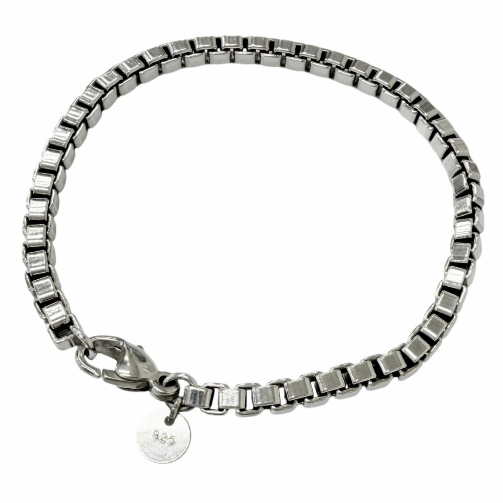TIFFANY Charm Bracelet Silver 925: TIFFANY Charm Bracelet Silver 925 Silver 925 Charm Bracelet from Tiffany, featuring a delicate design with minor signs of wear, is a gently used accessory in very good condition. The 19.1cm length