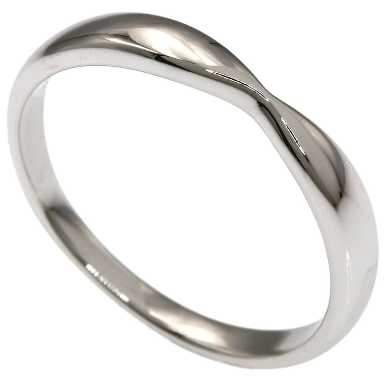 TIFFANY Band Ring Platinum 950: TIFFANY Band Ring Platinum 950 Platinum 950 Tiffany band ring in excellent condition, featuring a sturdy 6 US size band with minor signs of wear. The ring bears a signature, showcasing the