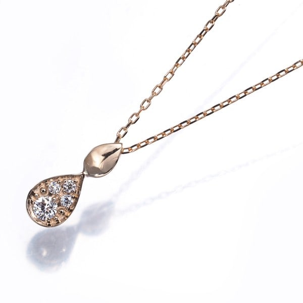 Vendome Necklace Diamond Teardrop 18K 750 Rose Gold: Vendome Necklace Diamond Teardrop 18K 750 Rose Gold 18k rose gold teardrop pendant features a natural diamond, weighing 1.0g, suspended from a 36-40cm chain. The pendant measures 10.0 x 4.0mm and is