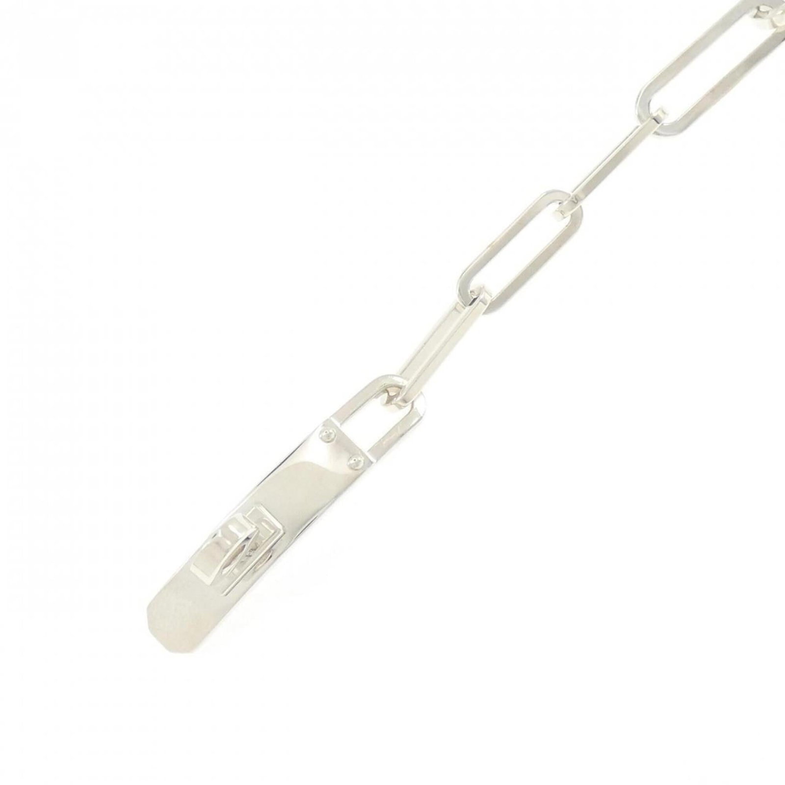 HERMES Charm Bracelet Silver 925: HERMES Charm Bracelet Silver 925 Silver 925 Charm Bracelet from the iconic Hermes Kelly line, featuring a delicate 7.4mm width and a total length of 19cm, this gently used charm bracelet boasts a subt