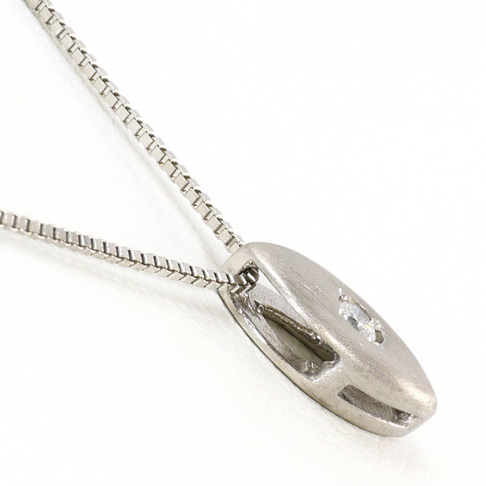 White Gold (18K) - 2