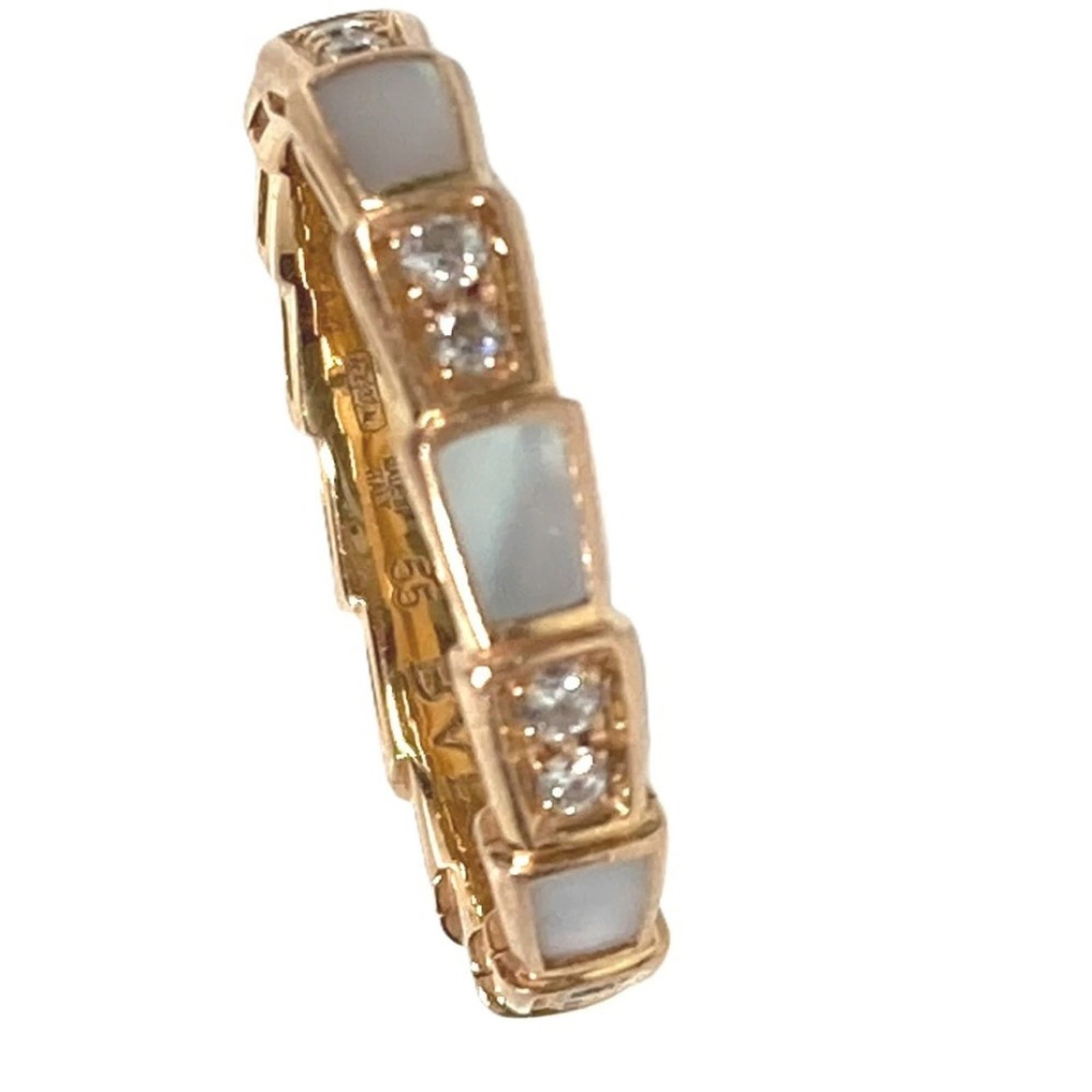 BVLGARI Band Ring Pink Gold White: BVLGARI Band Ring Pink Gold White Bvlgari's iconic Serpenti band ring is a timeless piece of Italian design, featuring pink gold and white metal in a sleek 18K purity. This pink gold, white band ring 