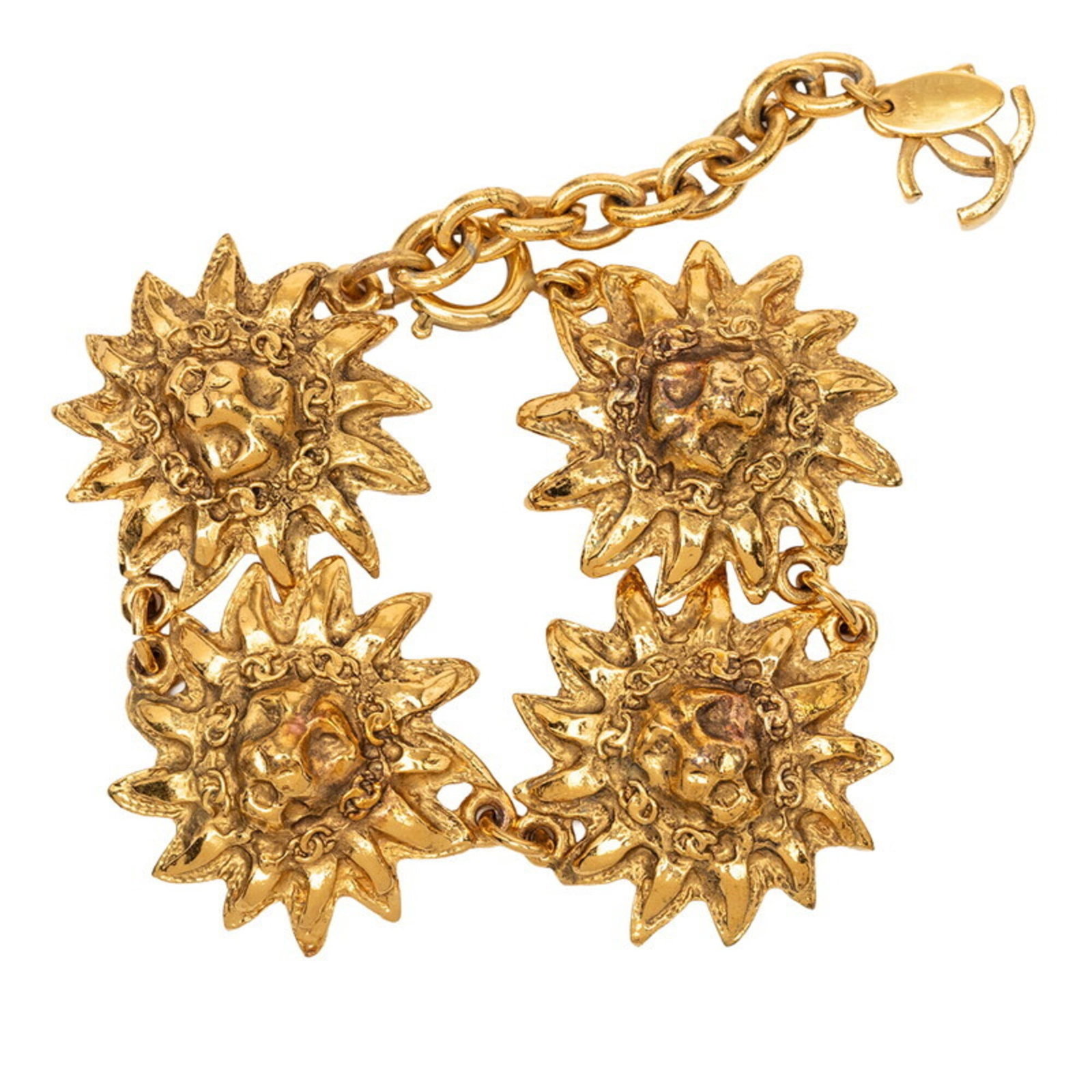 CHANEL Charm Bracelet Gold: CHANEL Charm Bracelet Gold Gold Charm Bracelet from CHANEL, featuring a 19.5cm length, with visible wear and scratches. This pre-owned charm bracelet is in good condition, bearing the signature of the