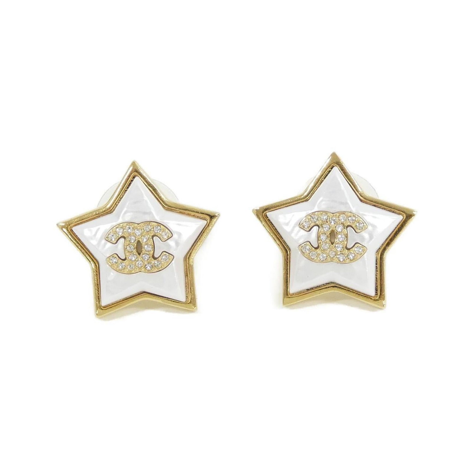 CHANEL Stud Earrings Gold White: CHANEL Stud Earrings Gold White Gold and white stud earrings from the iconic CHANEL brand, featuring a sleek and sophisticated design. Gently used with minor signs of wear, these earrings are in very 
