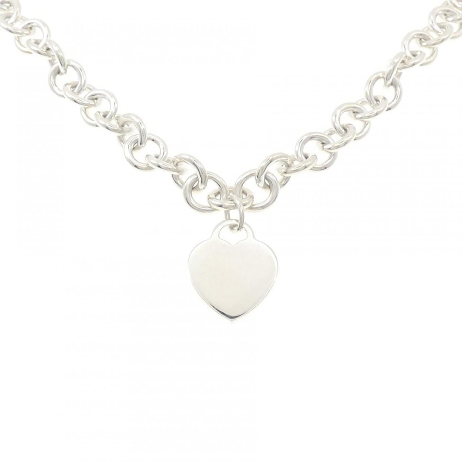 TIFFANY Silver 925: TIFFANY Silver 925 Silver 925 necklace from Tiffany, with a sleek and modern design, features a high-quality silver material that will add a touch of sophistication to any outfit. The necklace has a c