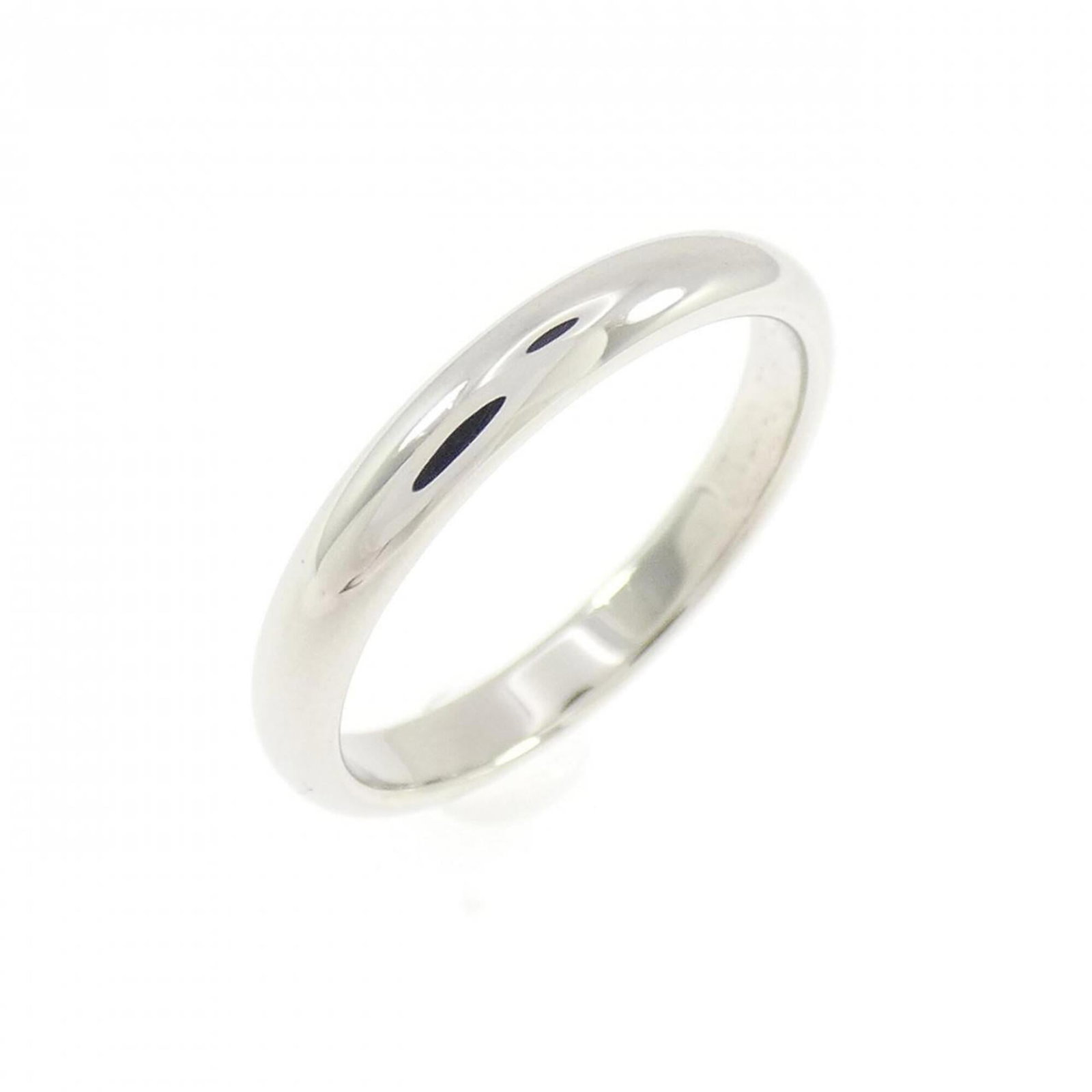 CARTIER Band Ring Platinum 950: CARTIER Band Ring Platinum 950 Platinum 950 Cartier Band Ring in Excellent Condition. This gently used band ring boasts a sleek design and premium platinum construction, featuring a subtle shine that 