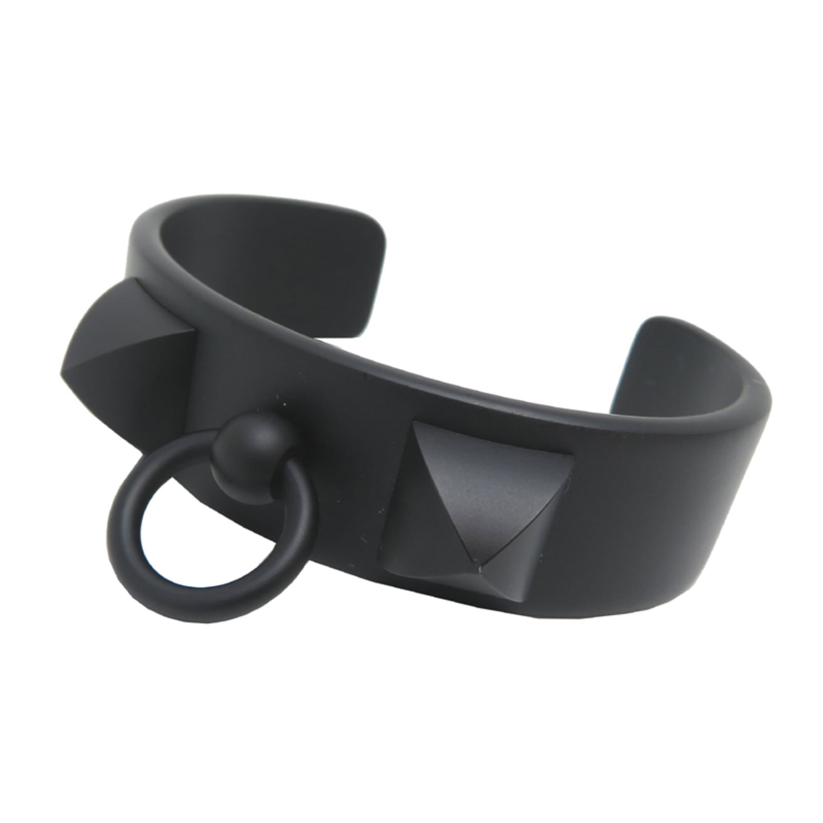 HERMES Charm Bracelet Aluminum: HERMES Charm Bracelet Aluminum Made from durable aluminum, this black charm bracelet from Hermes features a sleek and modern design. With minor signs of wear, the item remains in very good condition, 