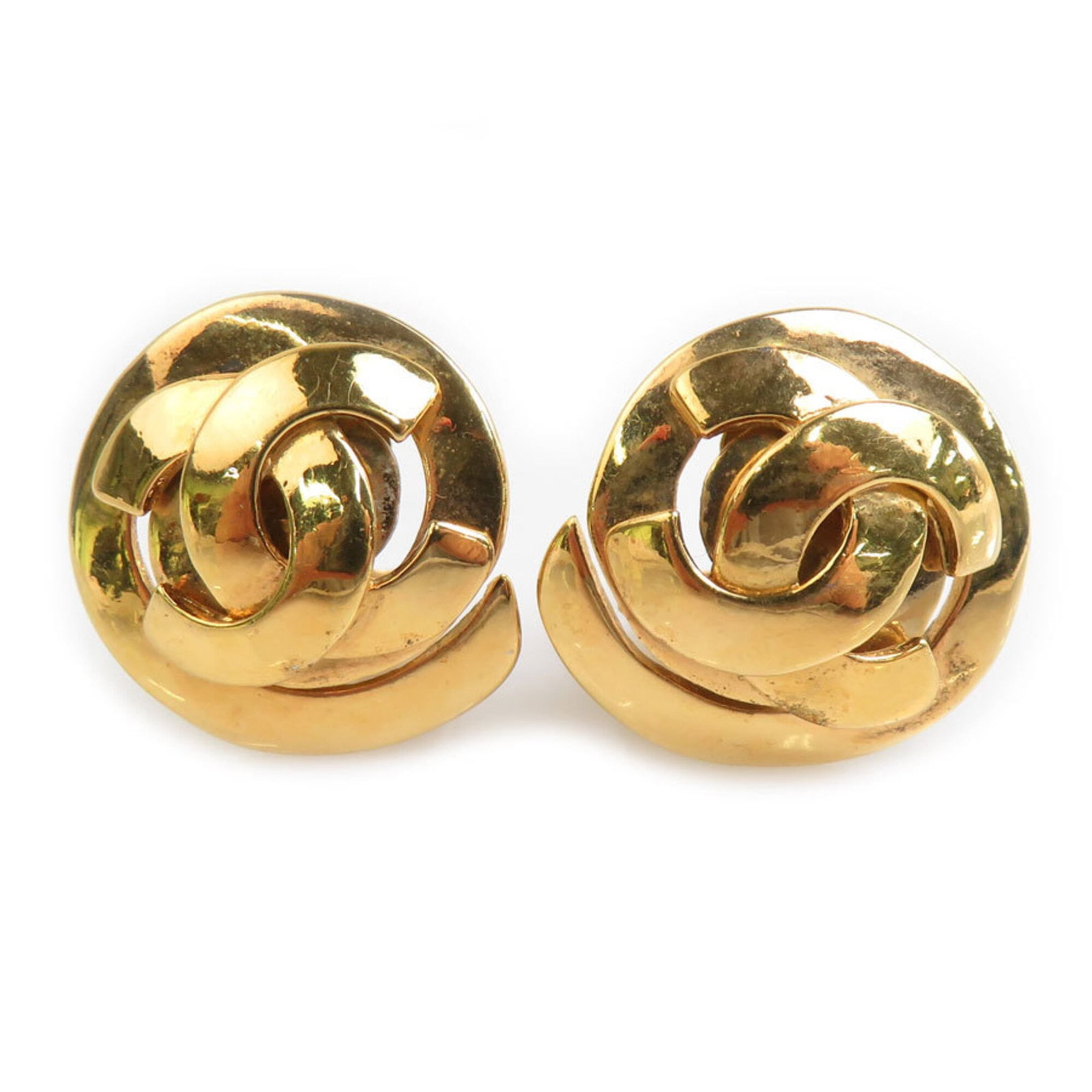 CHANEL Clip Earrings Metal: CHANEL Clip Earrings Metal Gold Clip Earrings from Chanel, bearing visible scratches and scuffs, are a testament to their well-worn charm. Made from metal, these clip earrings showcase the iconic desi