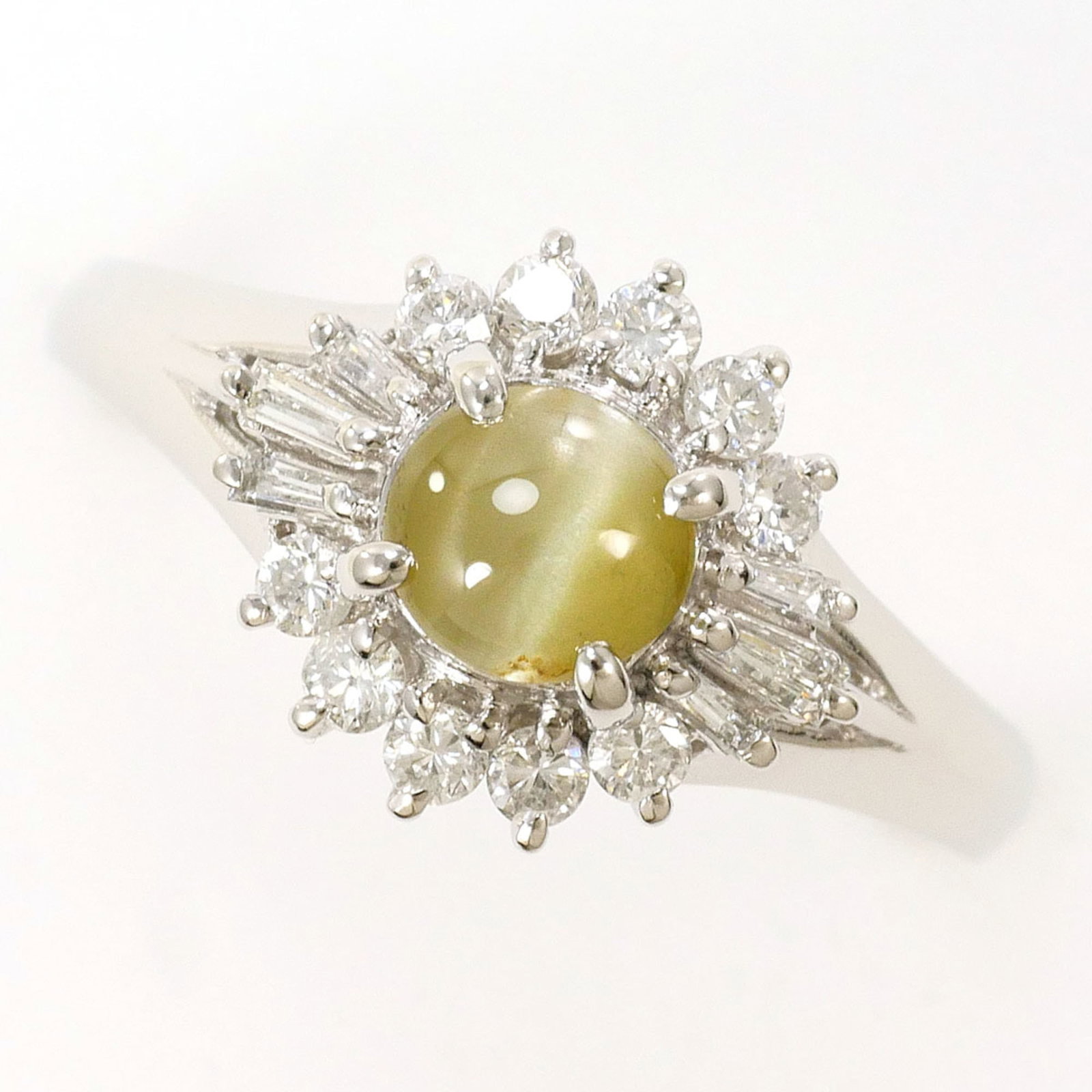Band Ring Platinum 900: Band Ring Platinum 900 Platinum 900 band ring features a striking cat's eye stone and diamond, set in a sleek platinum metal band. The ring's US size 6.5 and 10mm width make it a versatile choice, whi
