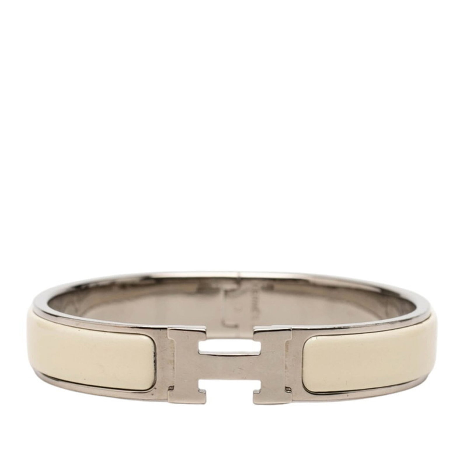 HERMES Charm Bracelet Metal: HERMES Charm Bracelet Metal Ivory and silver charm bracelet from Hermes, featuring visible wear and scratches. The metal is in good condition, with scuffs and dirt present. This charm bracelet is 17cm