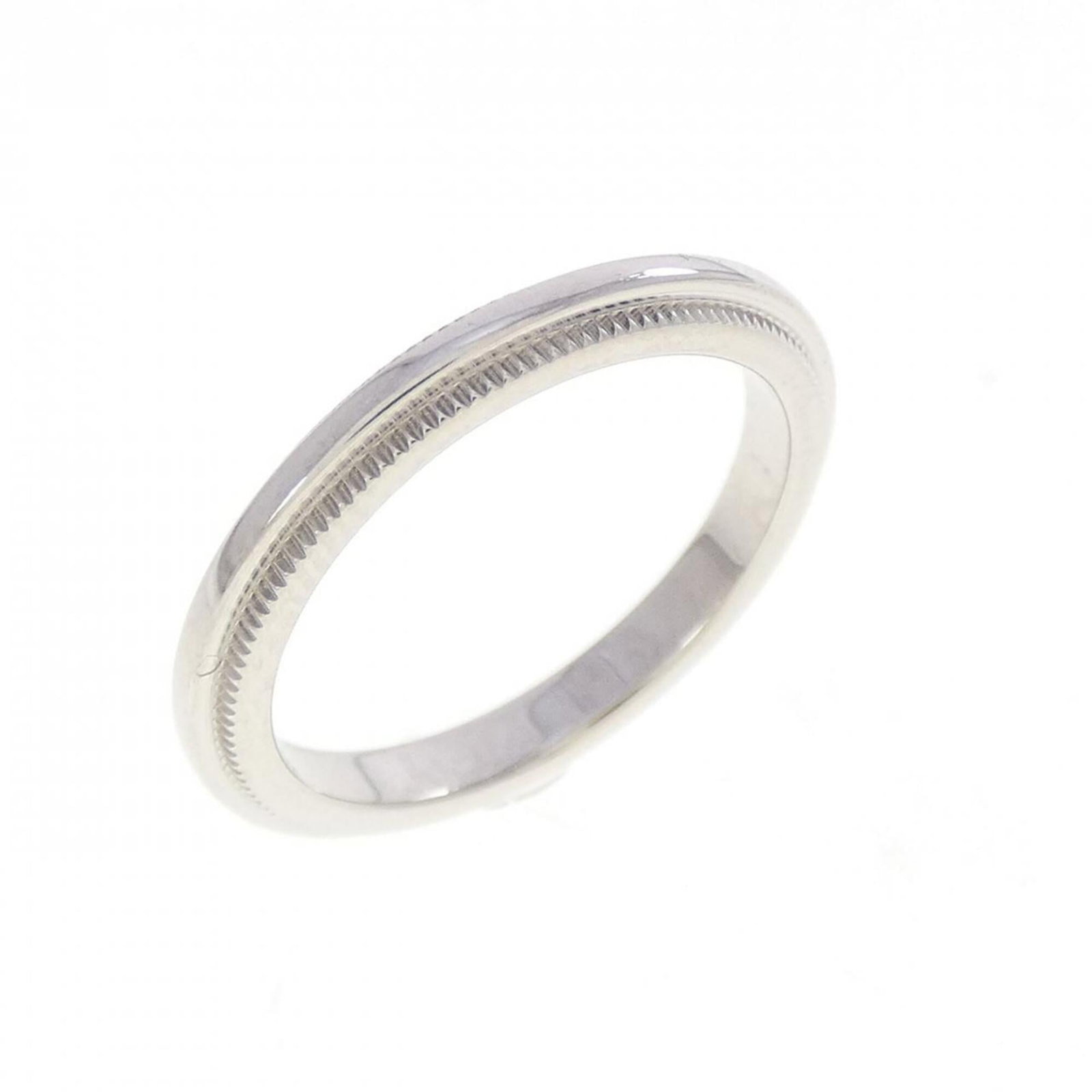 TIFFANY Band Ring Platinum 950: TIFFANY Band Ring Platinum 950 Platinum 950 Tiffany band ring in excellent condition, featuring a sturdy and elegant design. The ring bears minor signs of wear, including small scratches or light mark