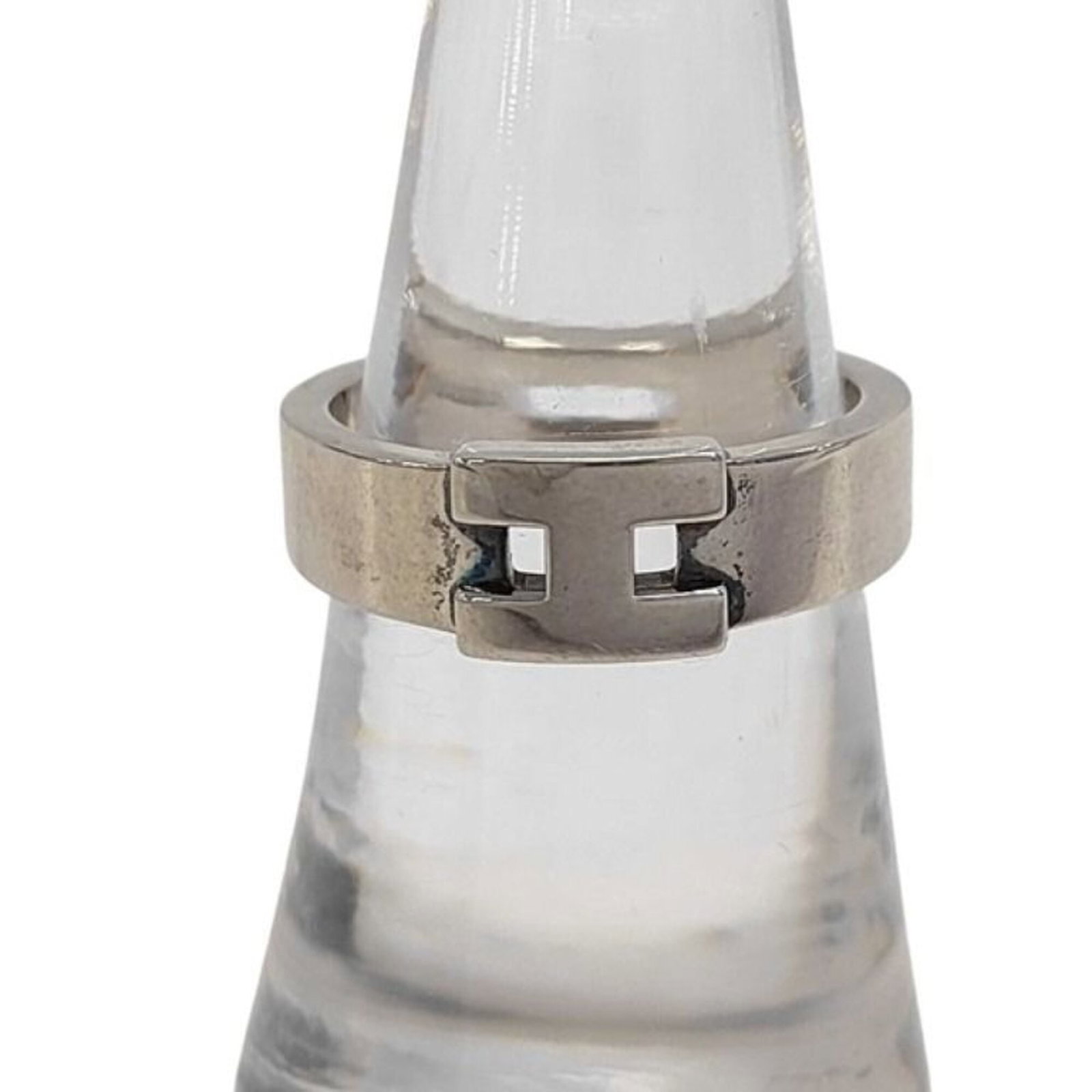 HERMES Band Ring Silver 925: HERMES Band Ring Silver 925 Silver 925 band ring from Hermes, a classic women's accessory. The ring features a silver finish and is in very good condition, with minor signs of wear and small scratches