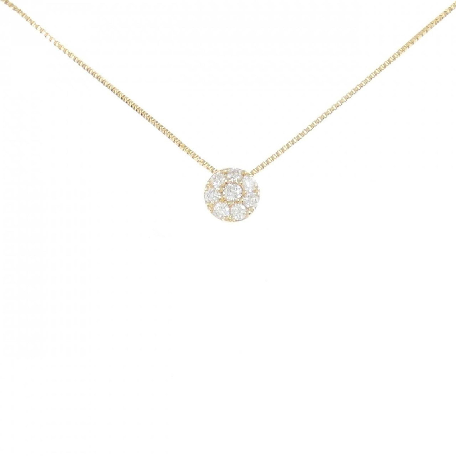 VENDOME AOYAMA Yellow: VENDOME AOYAMA Yellow The Vendome Aoyama Yellow necklace boasts 18K gold and a 0.12 carat diamond, set in a delicate design that adds a touch of elegance to any outfit. With a 41 cm circumference and