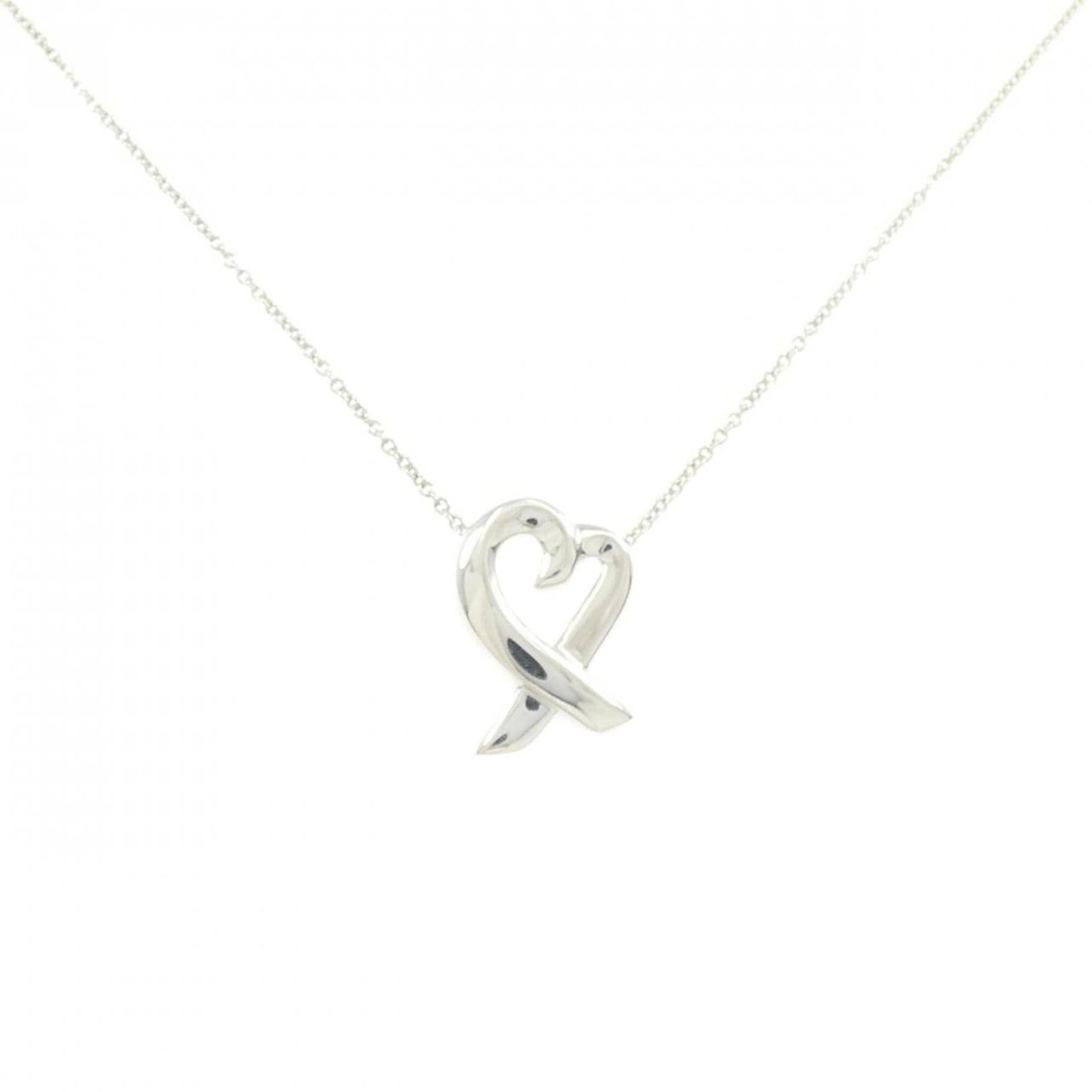 TIFFANY Silver 925: TIFFANY Silver 925 Silver 925 pendant from Tiffany, measuring 16.3mm x 11.4mm, features a delicate design. The necklace type is pendant, with a silver 925 material and a silver color. It is a gently