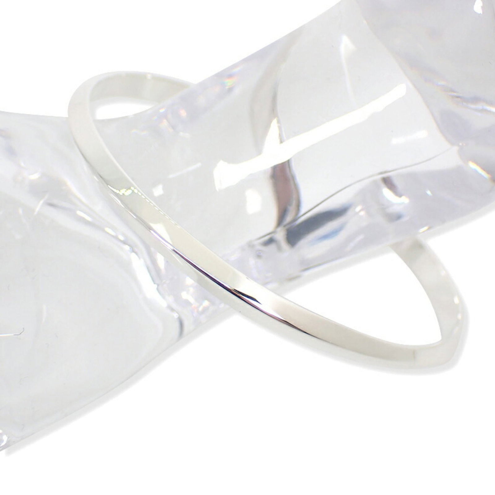 TIFFANY Bangle Sterling Silver 925: TIFFANY Bangle Sterling Silver 925 Sterling silver 925 Tiffany bangle in very good condition, gently used with minor signs of wear. The bangle bears a signature and is made from high-quality sterling 