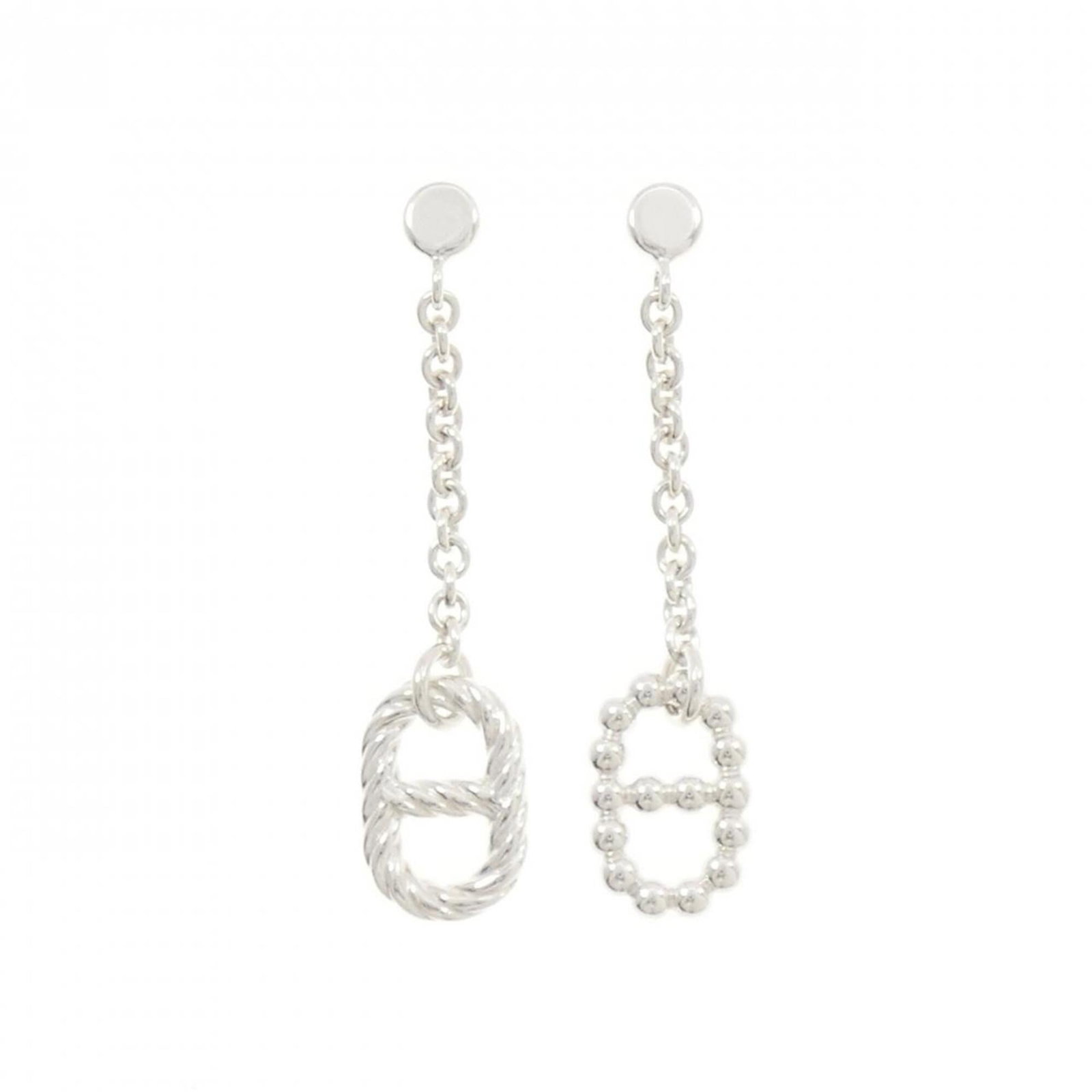 HERMES Stud Earrings Silver 925: HERMES Stud Earrings Silver 925 Silver 925 Stud Earrings from Hermes, featuring a classic design with a subtle elegance. Gently used with minor signs of wear, these earrings showcase the timeless styl