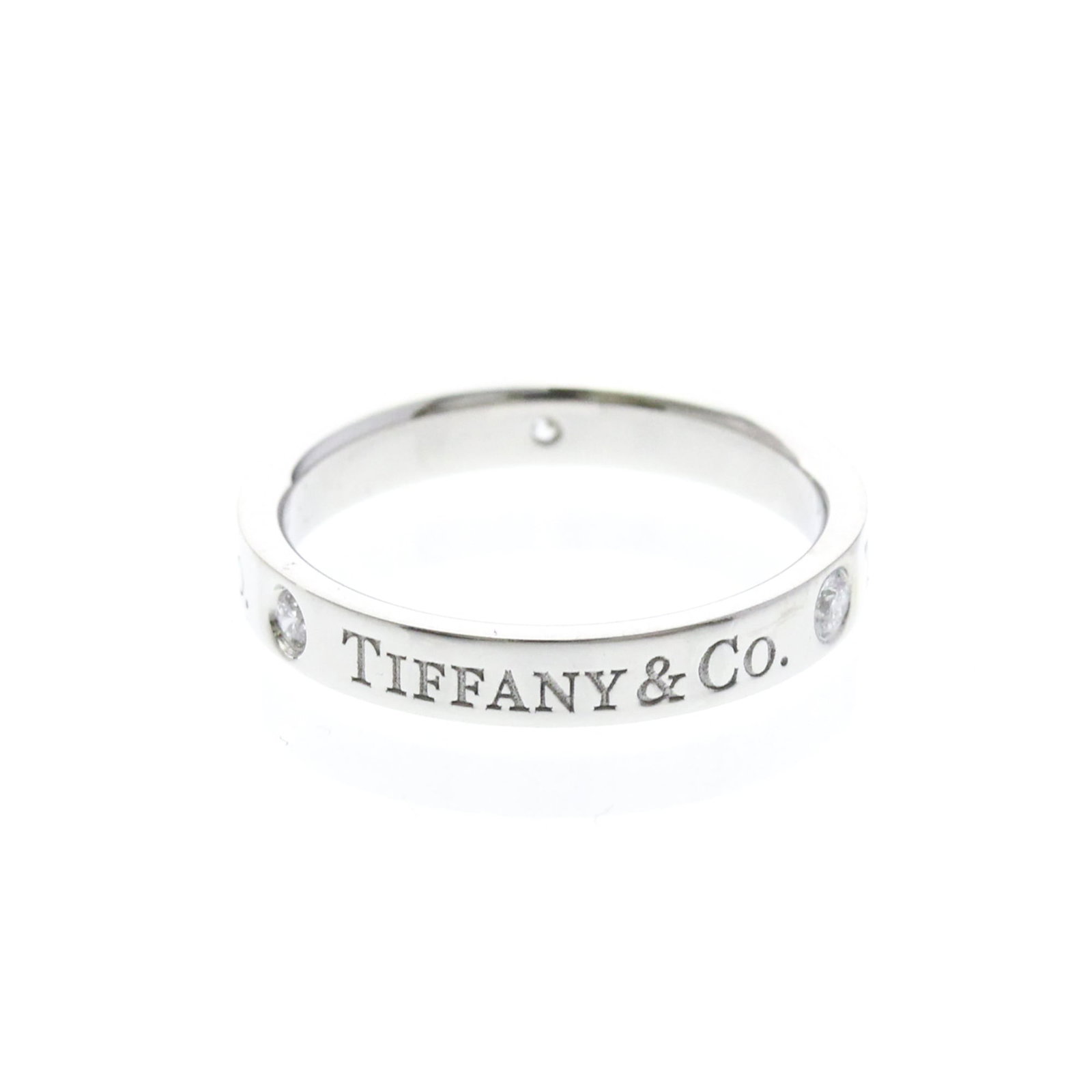 TIFFANY Band Ring Platinum: TIFFANY Band Ring Platinum Platinum band ring with 3 diamonds, a timeless fashion statement. This Tiffany model features a flat band design and is made from 950 platinum metal, adding a touch of luxur