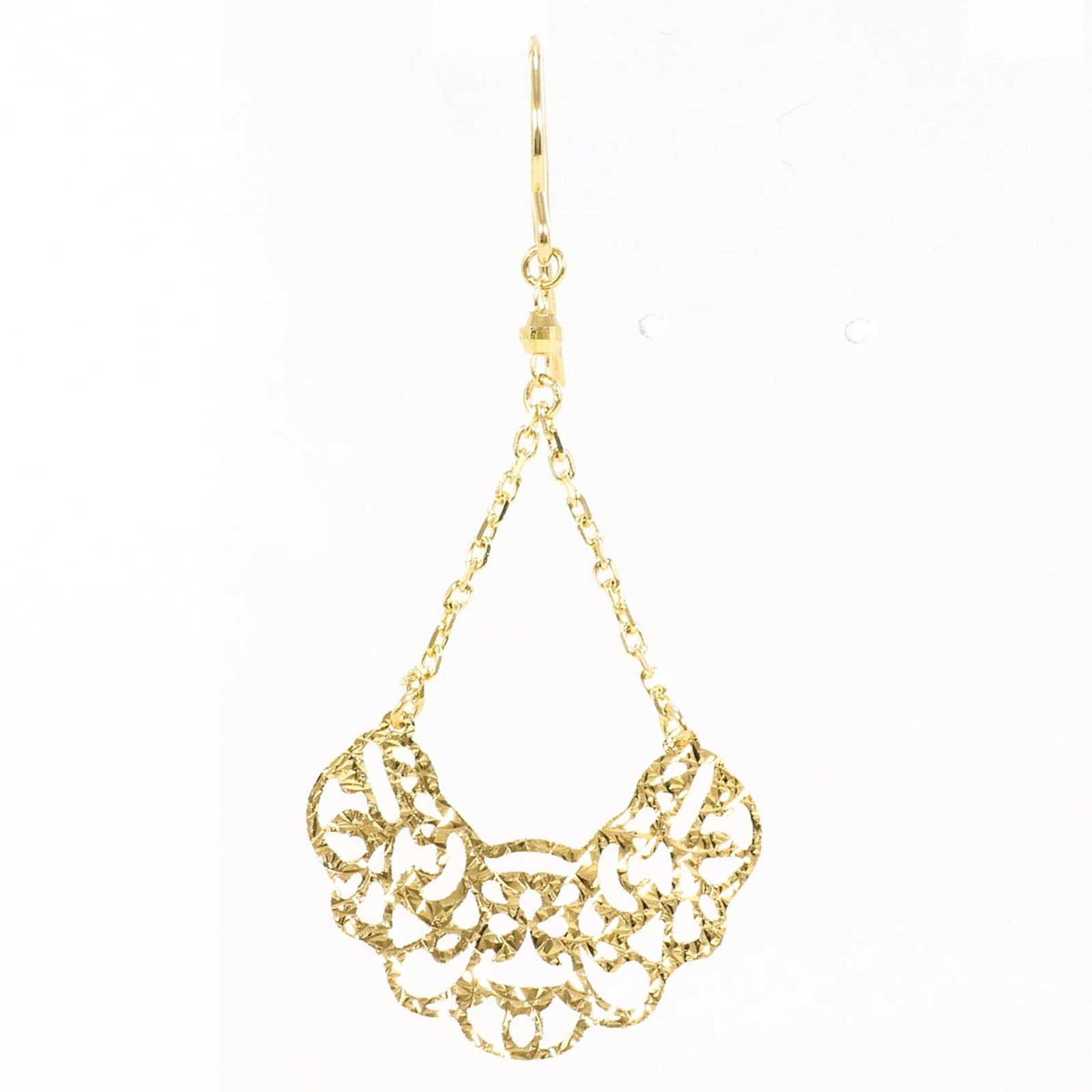 Drop Earrings Yellow Gold (18K): Drop Earrings Yellow Gold (18K) Yellow gold (18K) drop earrings offer a touch of elegance with their single earring design. Made from high-quality 18K yellow gold, these earrings weigh 0.6g and featur