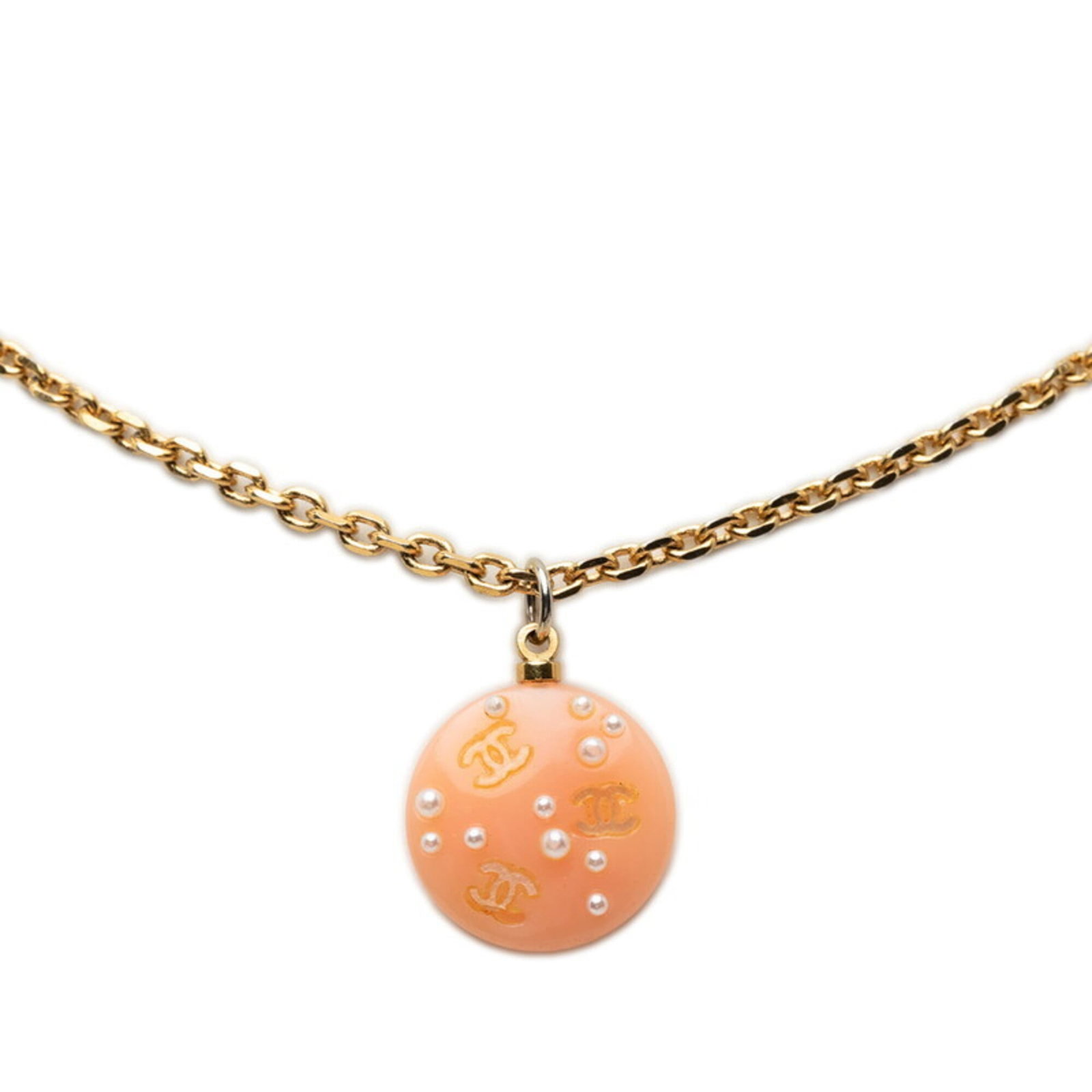 CHANEL Artificial Pearl Gold Plating Plastic: CHANEL Artificial Pearl Gold Plating Plastic Artificial pearl gold plating plastic necklace in a classic Chanel design, featuring a 48 cm gold chain and a 17.5mm x 17.5mm gold-plated pendant. This ite