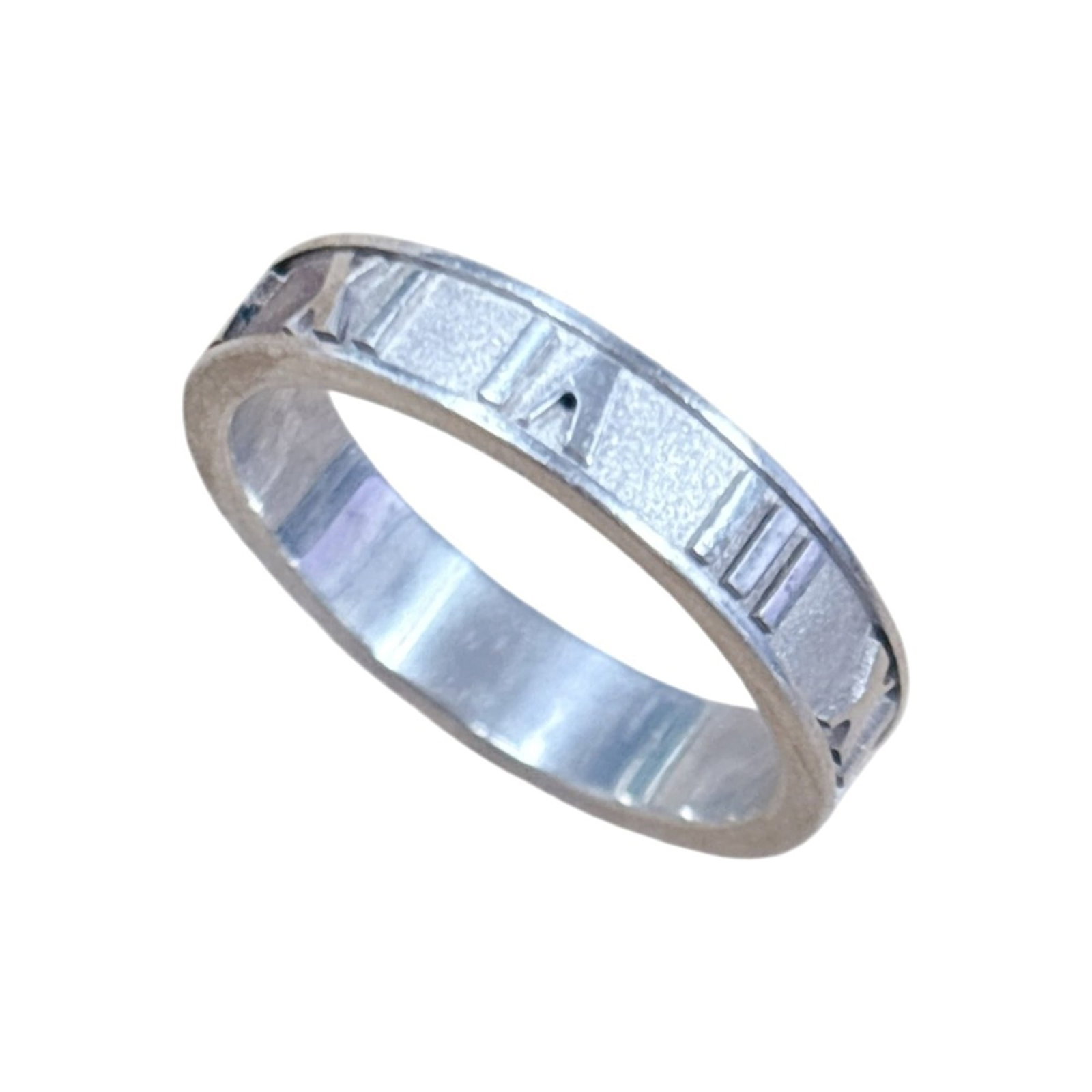 TIFFANY Band Ring Silver 925: TIFFANY Band Ring Silver 925 Silver 925 band ring from Tiffany's Atlas line, featuring a 4mm wide band with an inner diameter of 15.00mm. This pre-owned ring shows visible wear, including scratches