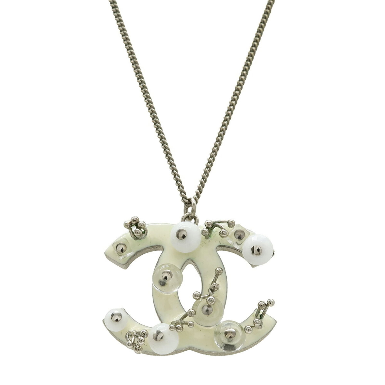 CHANEL Enamel Ivory: CHANEL Enamel Ivory Enamel ivory pendant from CHANEL, featuring a classic design with a subtle sheen. This gently used necklace boasts a timeless ivory color and a 27mm x 34mm pendant, suspended from