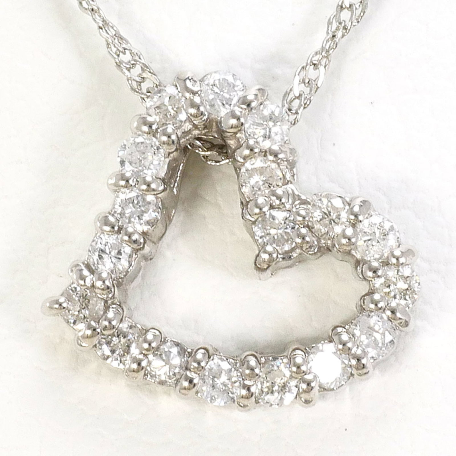 Platinum 850 Platinum 900: Platinum 850 Platinum 900 Platinum 850 and Platinum 900 necklace features a 0.17 carat diamond set in a high-quality platinum setting. The necklace boasts a sleek design with a 10mm x 10mm pendant