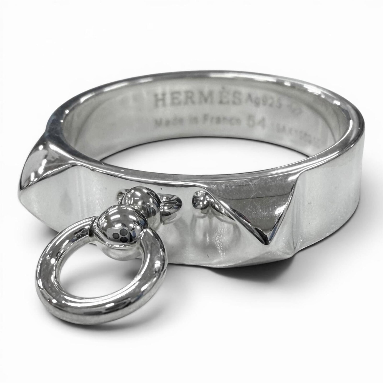 HERMES Band Ring Silver 925: HERMES Band Ring Silver 925 Silver 925 Band Ring from Hermes, crafted in France, offers a sleek and sophisticated design. This like-new band ring features a high-quality silver material and bears a fa