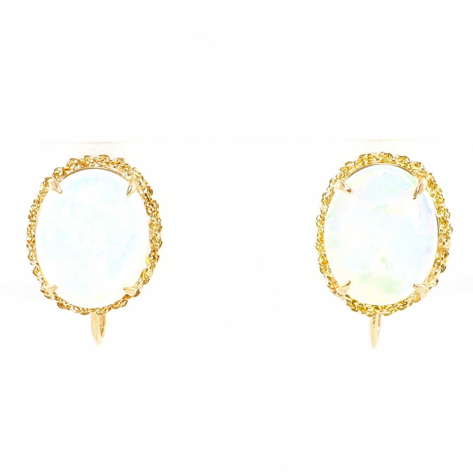 Clip Earrings Yellow Gold (18K): Clip Earrings Yellow Gold (18K) Yellow gold (18K) clip earrings with a subtle opal stone, crafted from 18K gold for a touch of luxury. Weighing 2.4g, these earrings are made from high-quality yellow