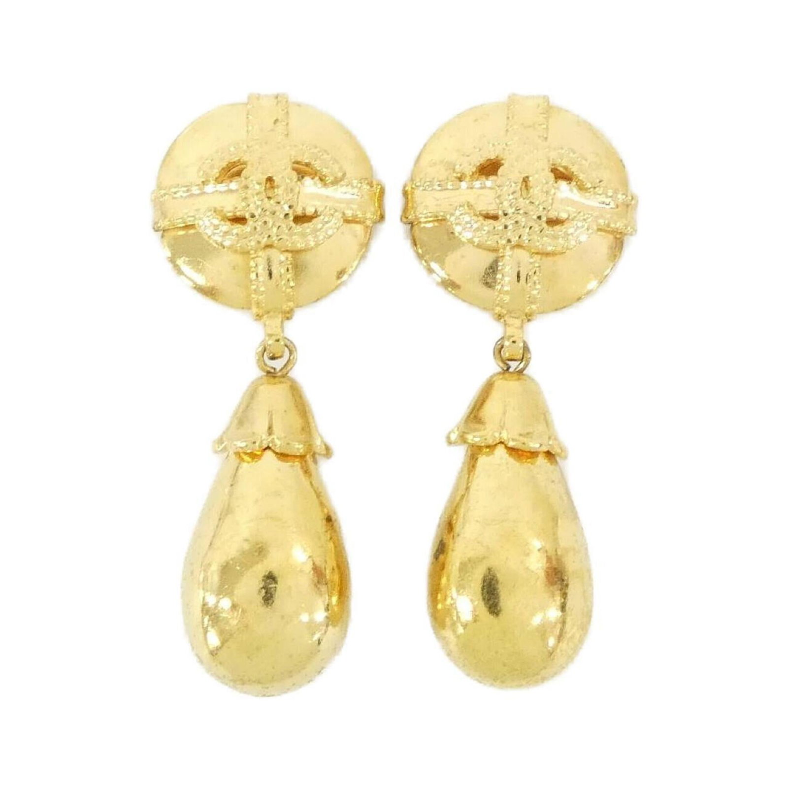 CHANEL Clip Earrings Gold: CHANEL Clip Earrings Gold Gold Clip Earrings from CHANEL, featuring a classic design with a subtle gold finish. The earrings have visible scratches and scuffs, and show signs of wear, but remain fully