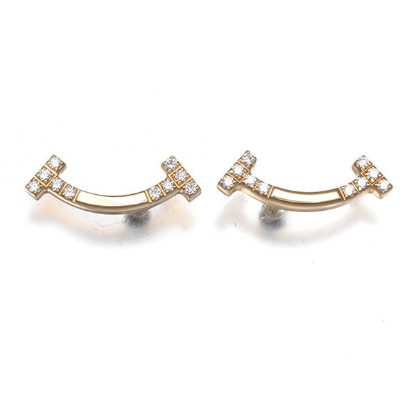 Tiffany&Co. Earrings Diamond Tiffany T Smile Mini 18K 750 Rose Gold: Tiffany&Co. Earrings Diamond Tiffany T Smile Mini 18K 750 Rose Gold Tiffany & Co.'s 18k rose gold earrings showcase a stunning natural diamond, precision-cut to fit snugly within the delicate stud des